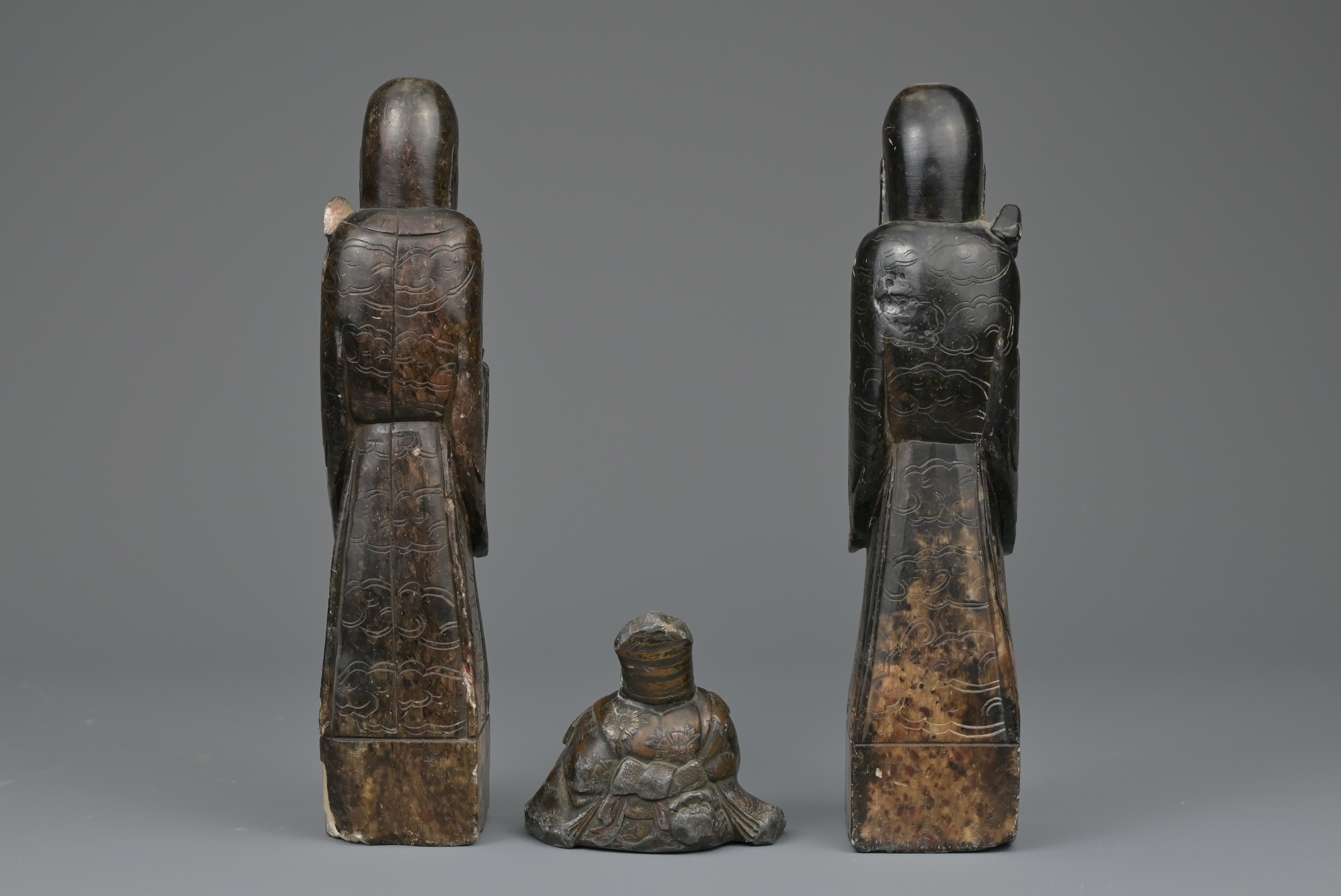 PAIR OF CHINESE CARVED SOAPSTONE FIGURES OF SHOU LAO, EARLY 20th CENTURY - Image 4 of 7