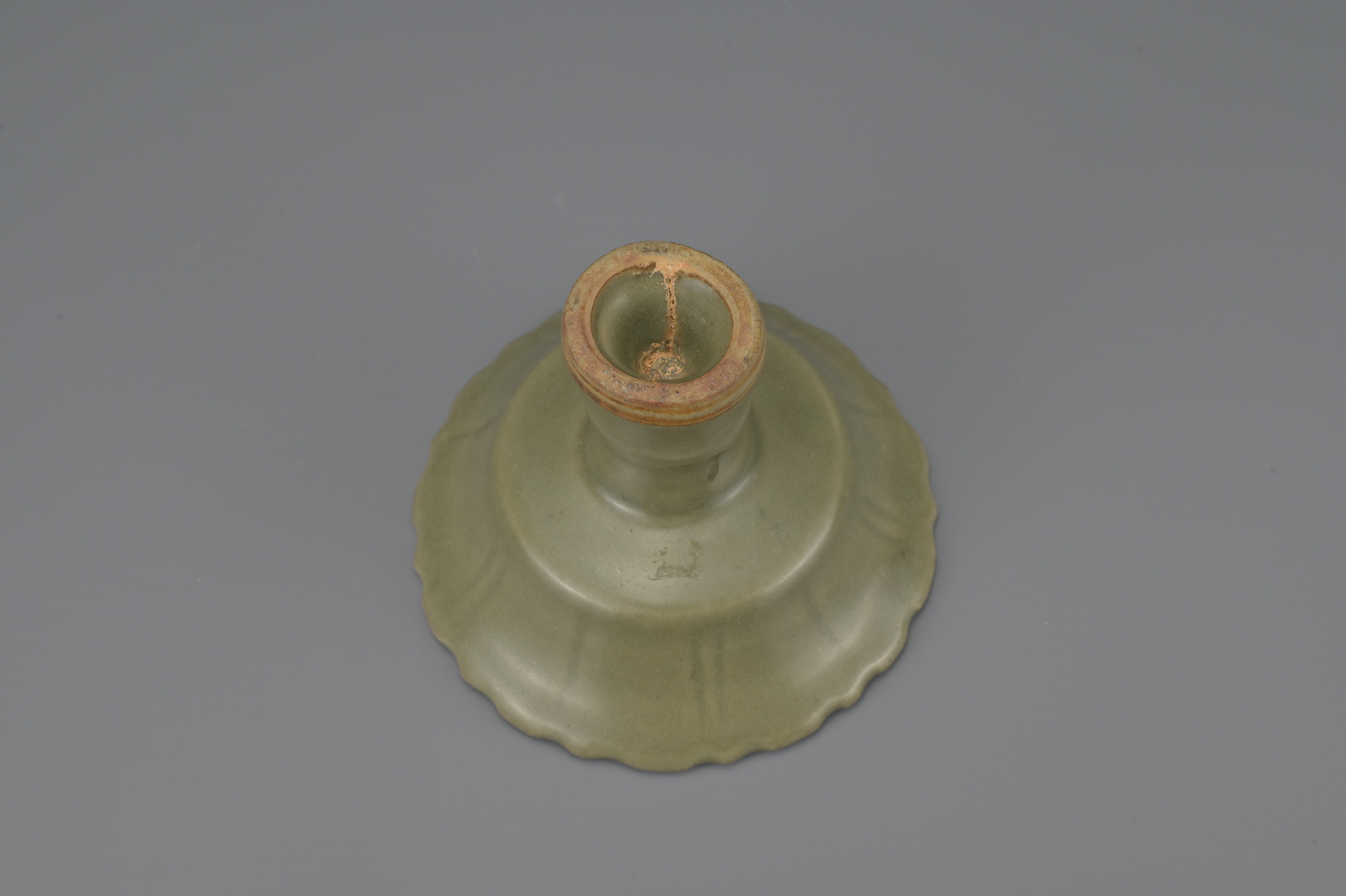 CHINESE YUAN / EARLY MING DYNASTY LONGQUAN CELADON STEM CUP - Image 7 of 8