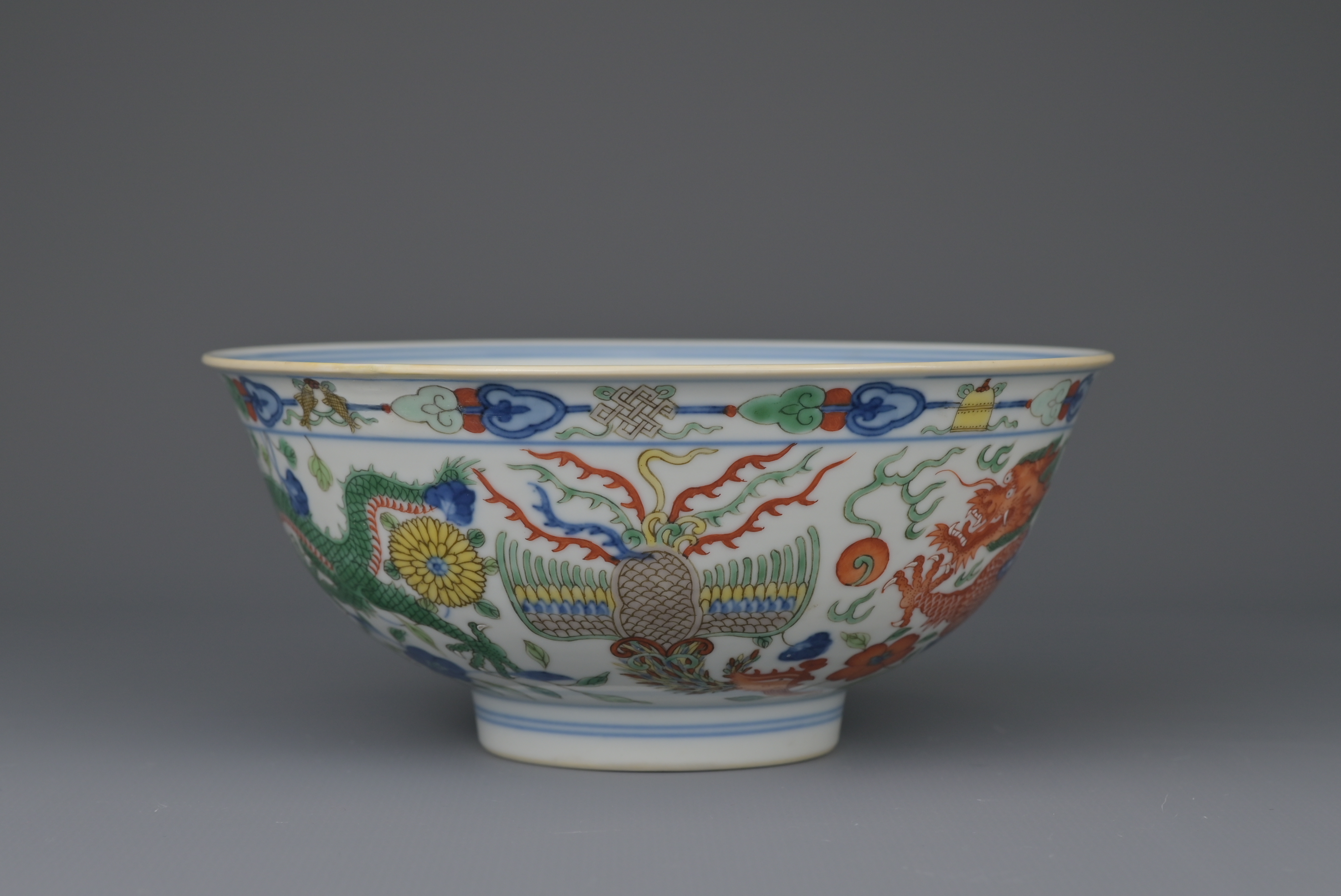FINE CHINESE WUCAI ‘DRAGON & PHOENIX’ PORCELAIN BOWL, JIAQING MARK AND PERIOD, EARLY 19th CENTURY - Image 6 of 14