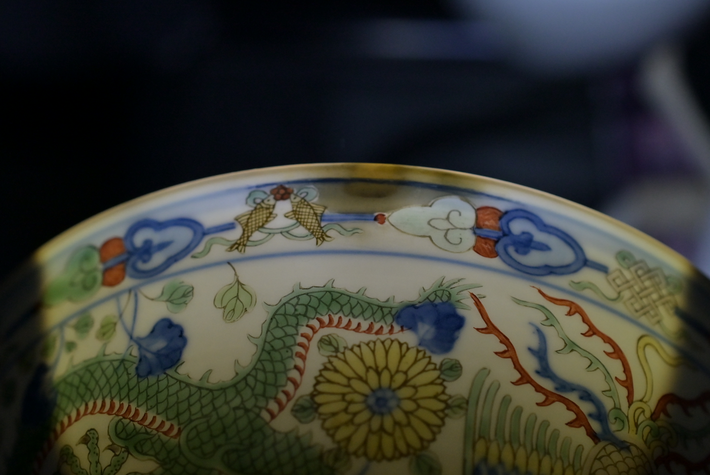FINE CHINESE WUCAI ‘DRAGON & PHOENIX’ PORCELAIN BOWL, JIAQING MARK AND PERIOD, EARLY 19th CENTURY - Image 12 of 14