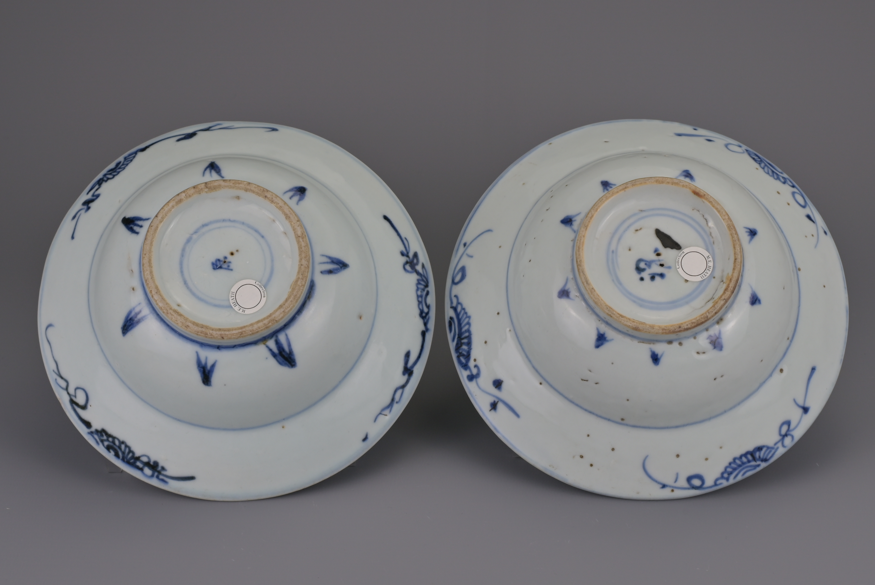 PAIR OF CHINESE BLUE AND WHITE PORCELAIN KLAPMUTS BOWLS, LATE MING DYNASTY, 17th CENTURY - Image 6 of 9