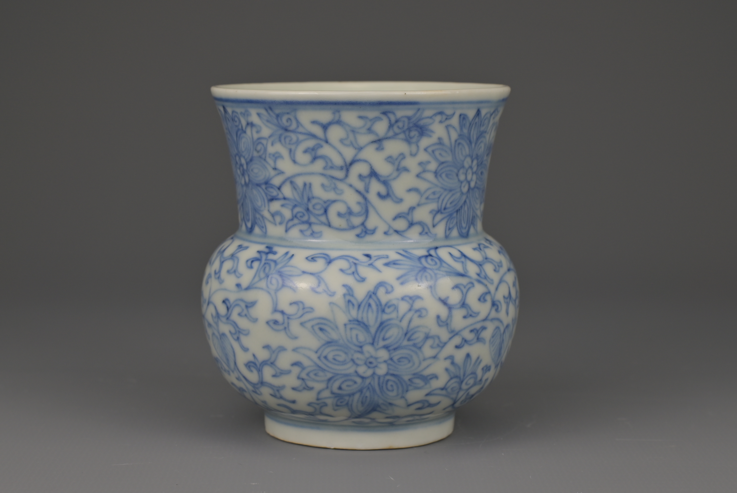 CHINESE BLUE AND WHITE PORCELAIN SPITTOON ‘ZHADOU’, JIAQING PERIOD, EARLY 19th CENTURY - Image 3 of 8