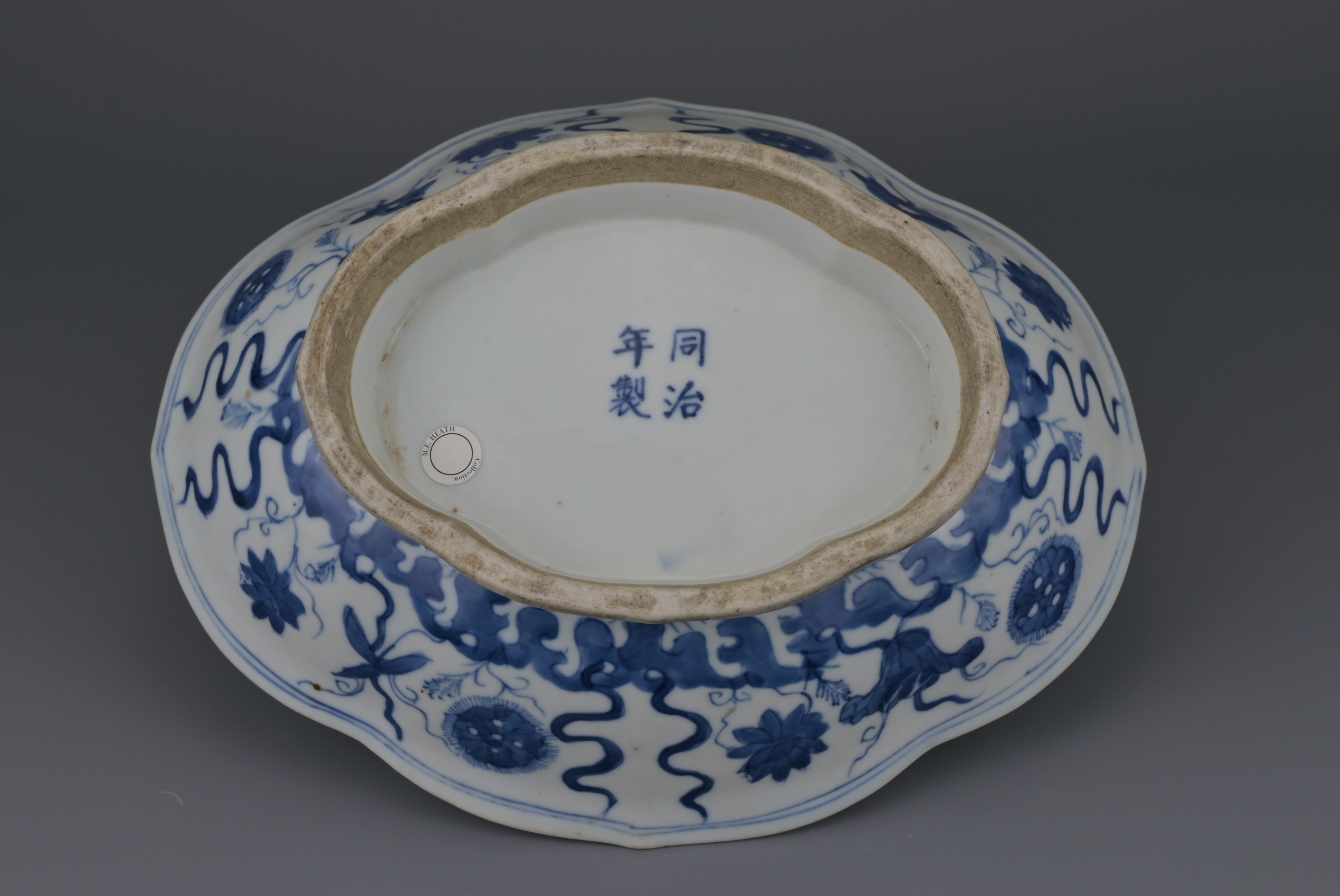 CHINESE BLUE AND WHITE LOBED PORCELAIN BOWL, TONGZHI MARK AND PERIOD, 19th CENTURY - Image 6 of 10