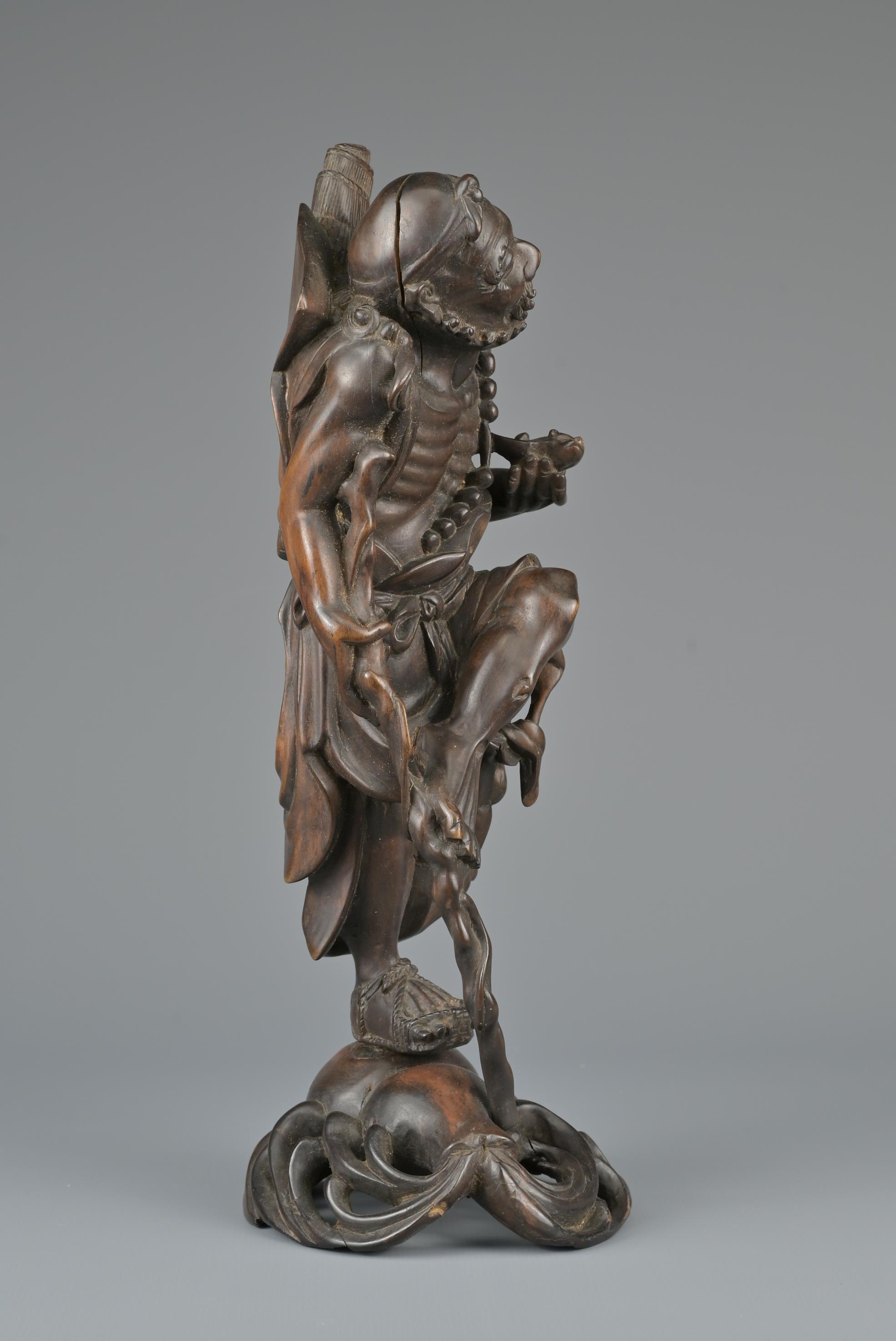 CHINESE CARVED BOXWOOD FIGURE OF LI TIEGUAI, 19th CENTURY - Image 5 of 8