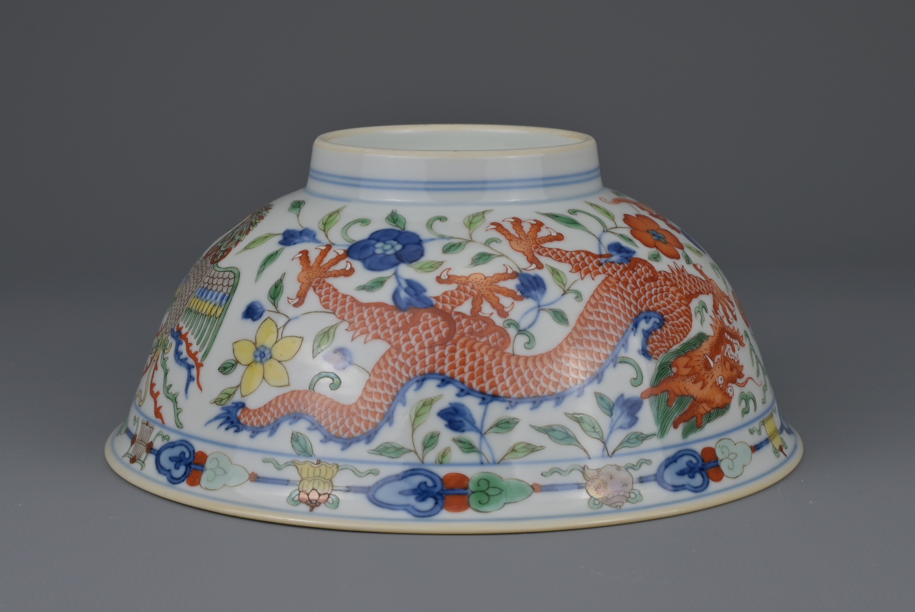 FINE CHINESE WUCAI ‘DRAGON & PHOENIX’ PORCELAIN BOWL, JIAQING MARK AND PERIOD, EARLY 19th CENTURY - Image 10 of 14