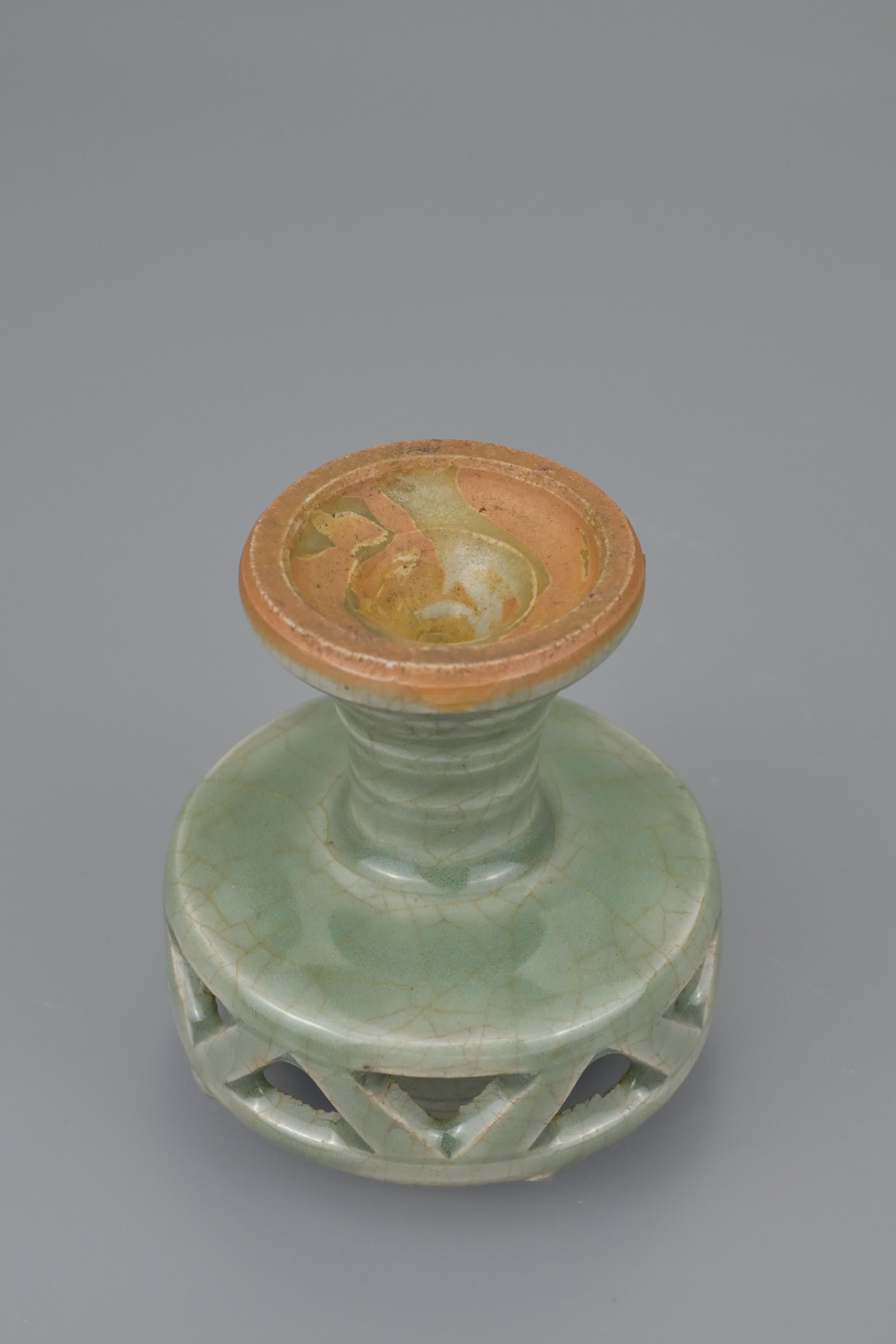 CHINESE YUAN / MING DYNASTY LONGQUAN CELADON OIL LAMP - Image 7 of 8