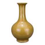 CHINESE YELLOW GLAZED PORCELAIN BOTTLE VASE, QING DYNASTY, 18th CENTURY OF LATER