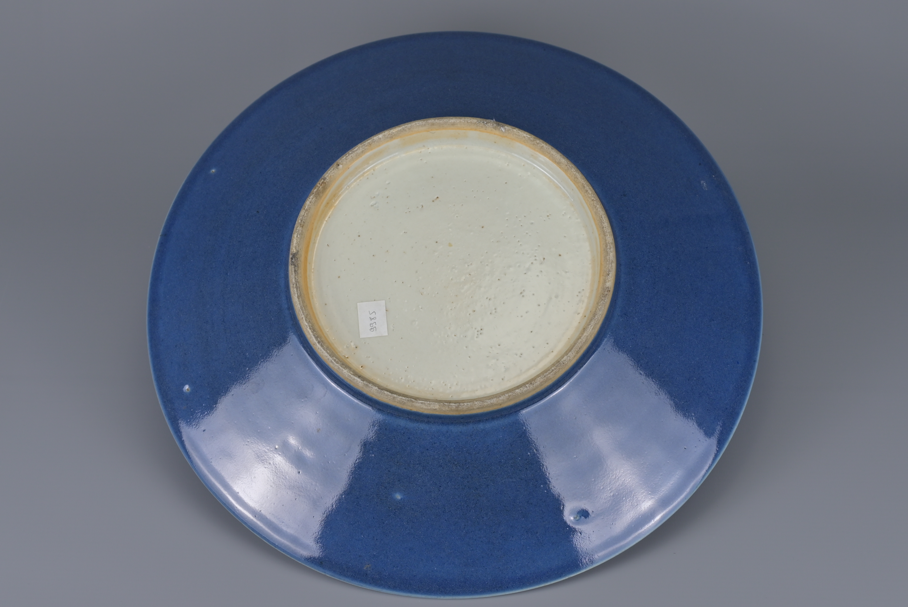 LARGE CHINESE BLUE GLAZED MONOCHROME PORCELAIN DISH, QIANLONG PERIOD, 18th CENTURY - Image 5 of 7