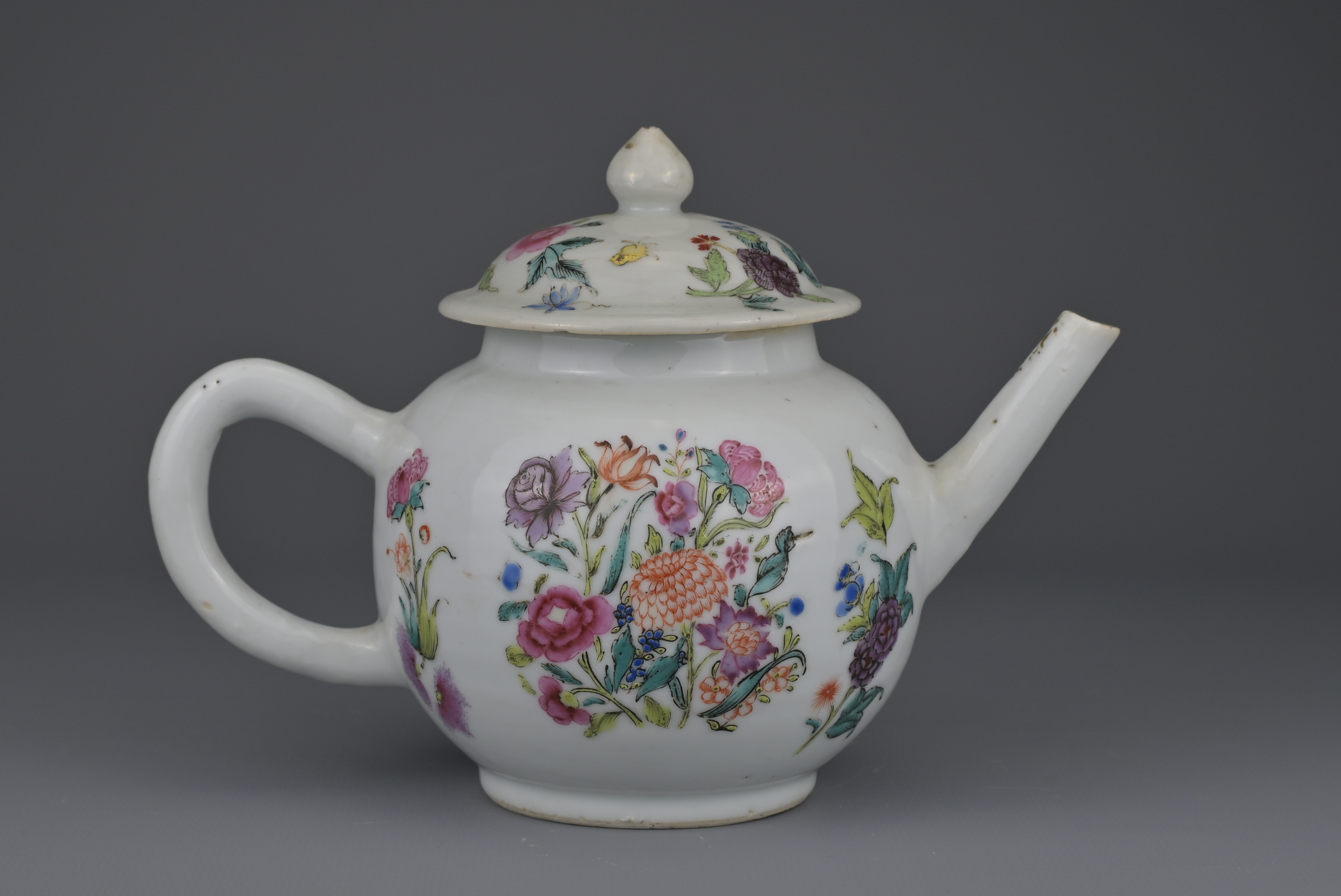 CHINESE FAMILLE ROSE PORCELAIN TEAPOT, 18th CENTURY - Image 4 of 8