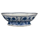 CHINESE BLUE AND WHITE LOBED PORCELAIN BOWL, TONGZHI MARK AND PERIOD, 19th CENTURY