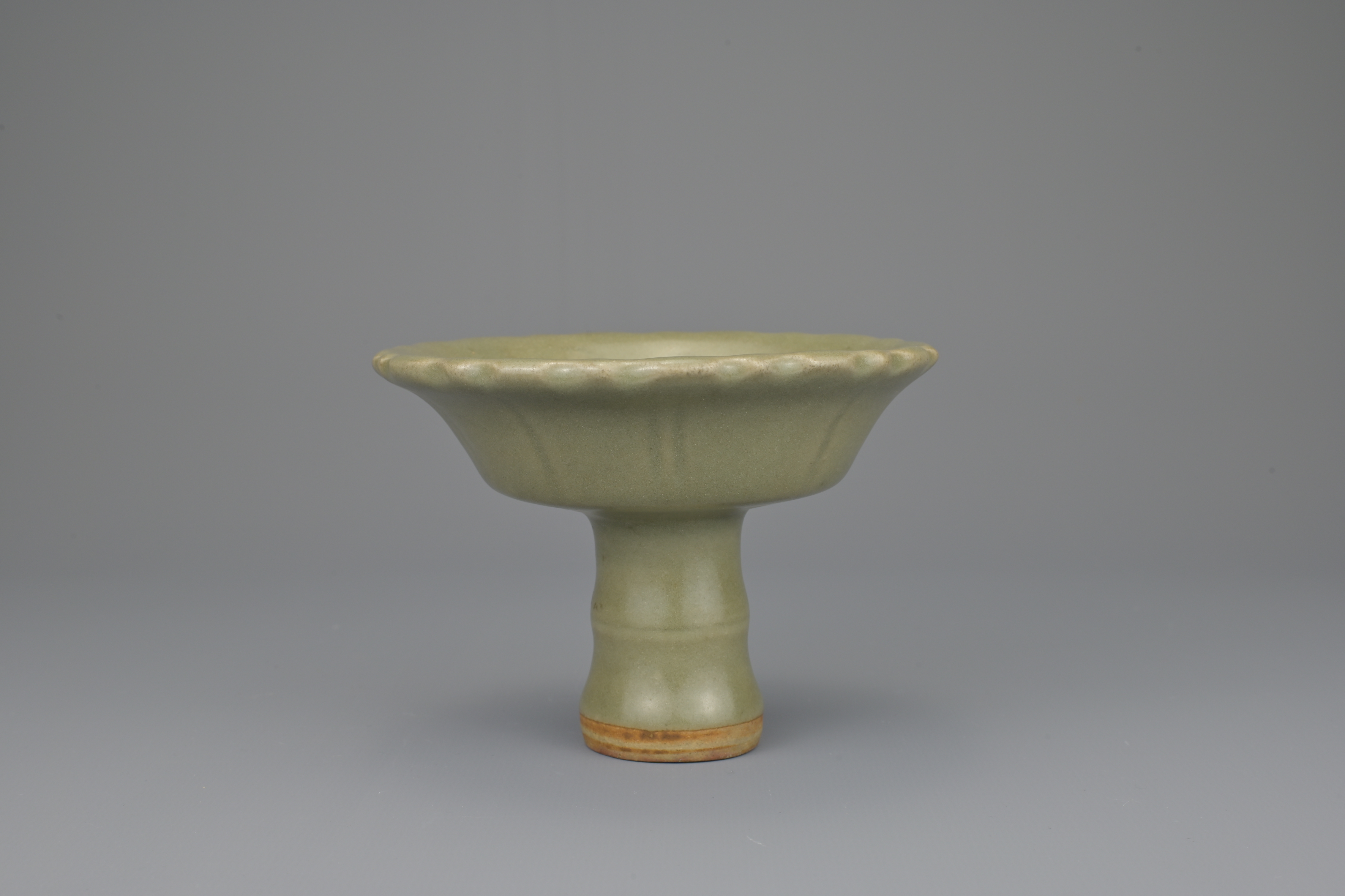 CHINESE YUAN / EARLY MING DYNASTY LONGQUAN CELADON STEM CUP - Image 4 of 8