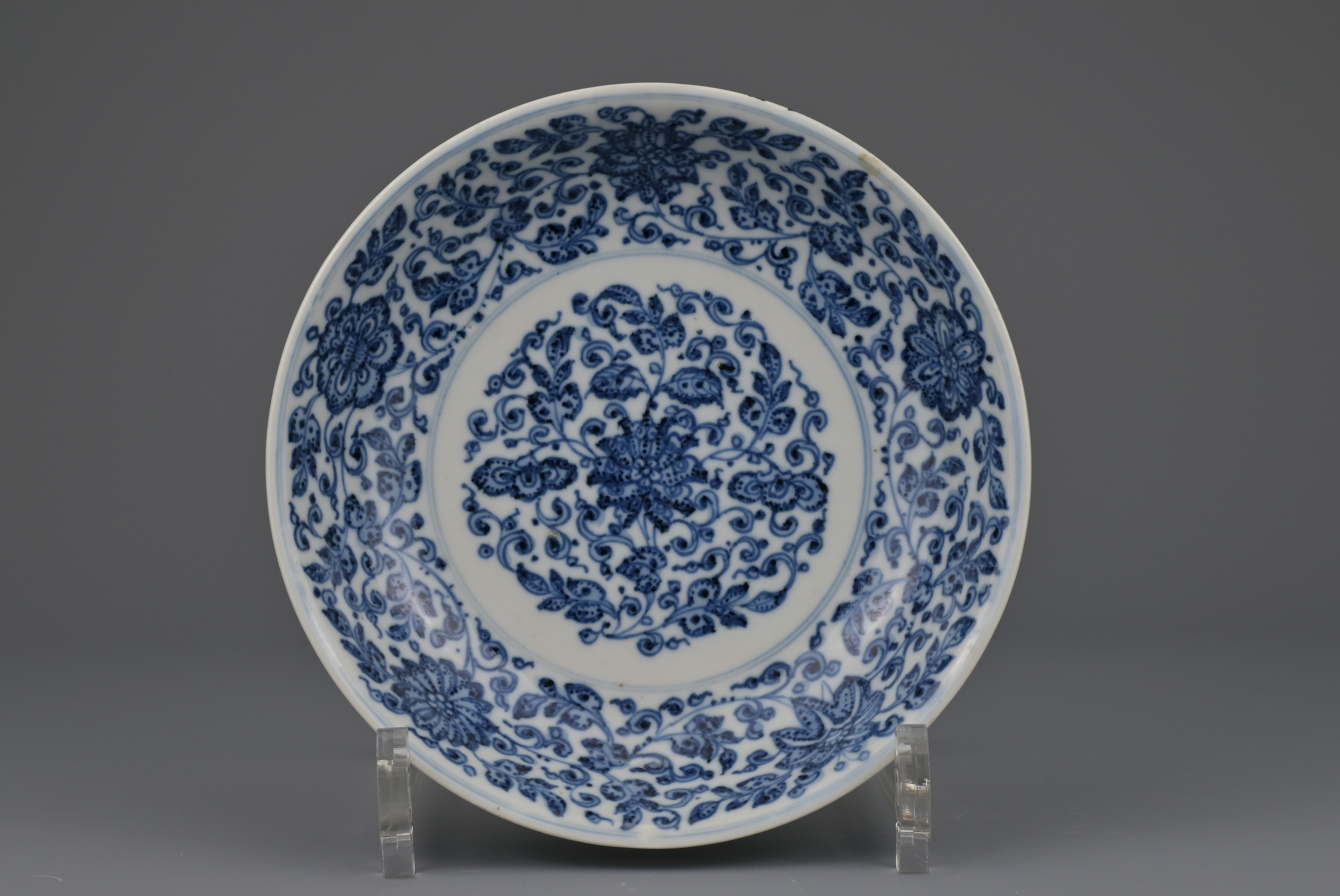 CHINESE BLUE AND WHITE PORCELAIN DISH, JIAQING PERIOD, EARLY 19th CENTURY - Image 2 of 9