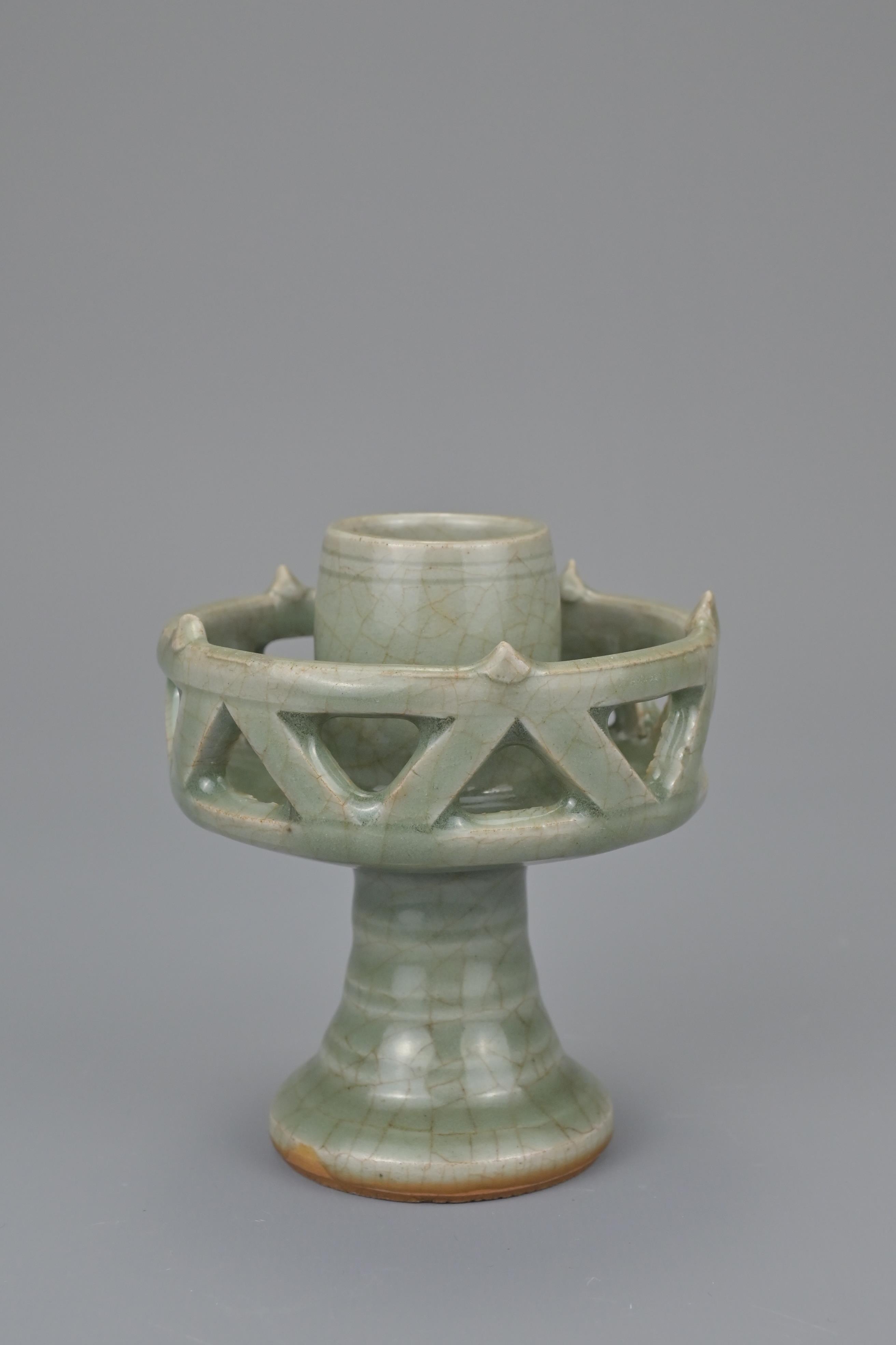 CHINESE YUAN / MING DYNASTY LONGQUAN CELADON OIL LAMP - Image 2 of 8
