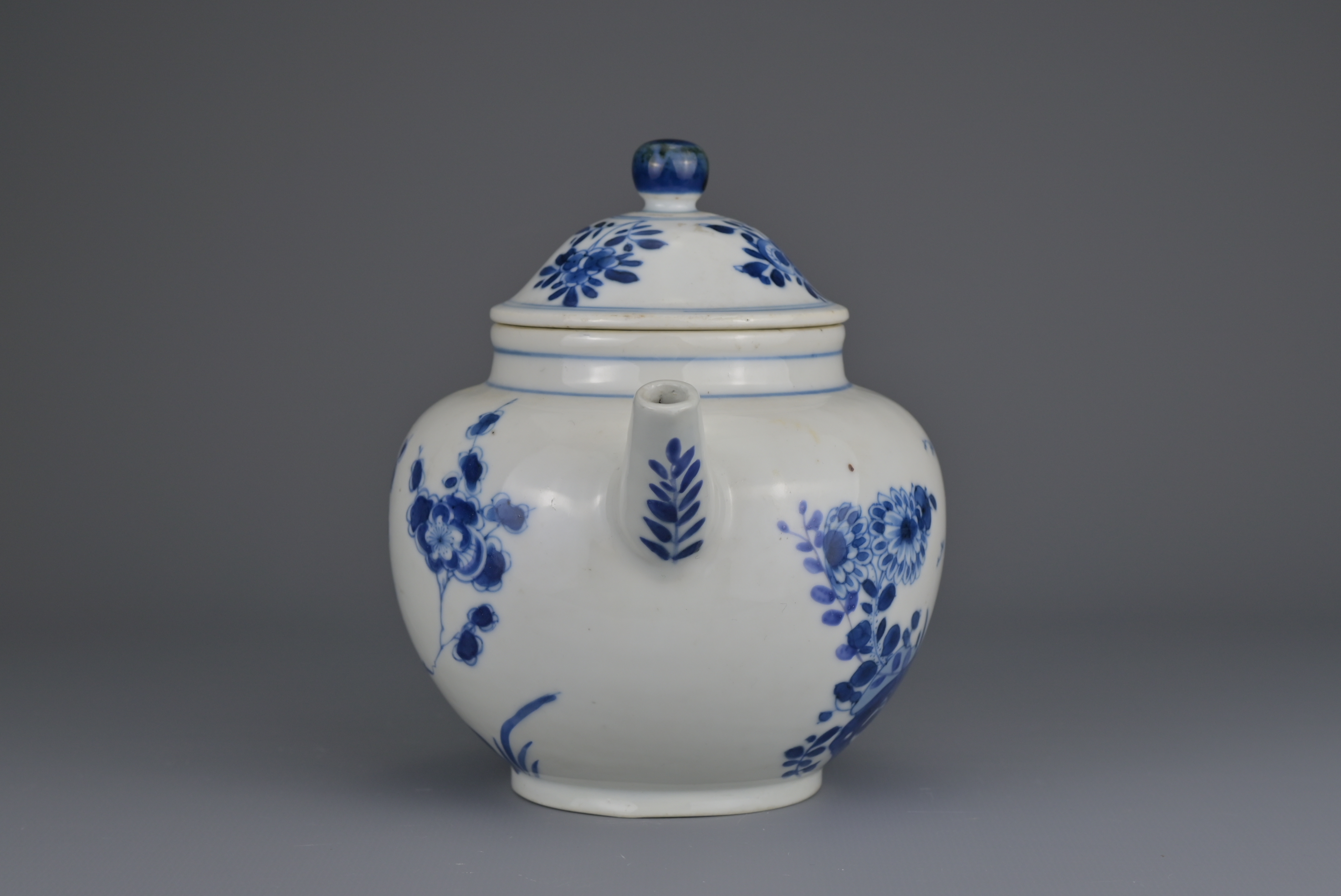 CHINESE BLUE AND WHITE PORCELAIN TEAPOT, YONGZHENG PERIOD, 18th CENTURY - Image 5 of 8