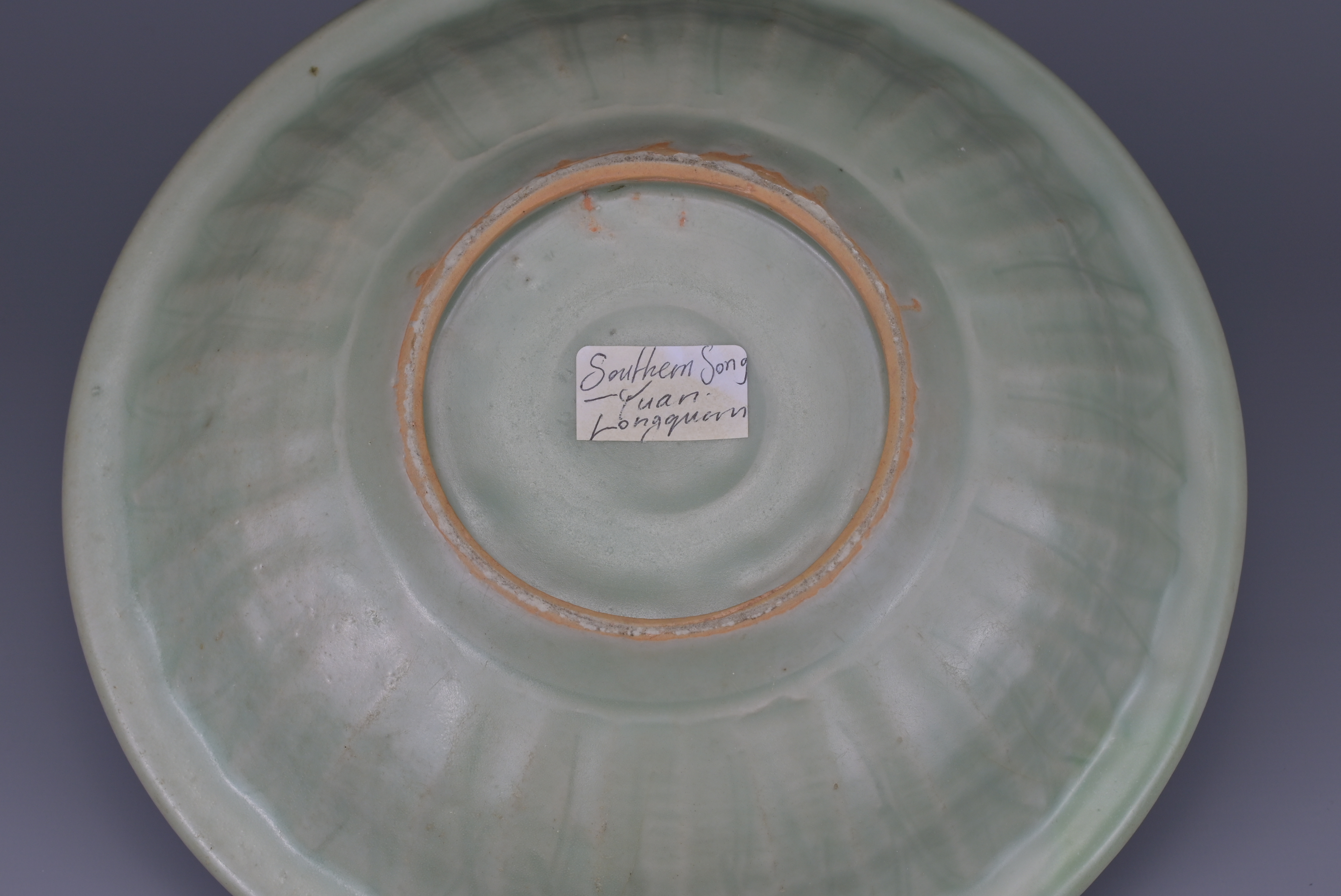 CHINESE LONGQUAN CELADON ‘TWIN FISH’ DISH, SOUTHERN SONG / YUAN DYNASTY - Image 5 of 7