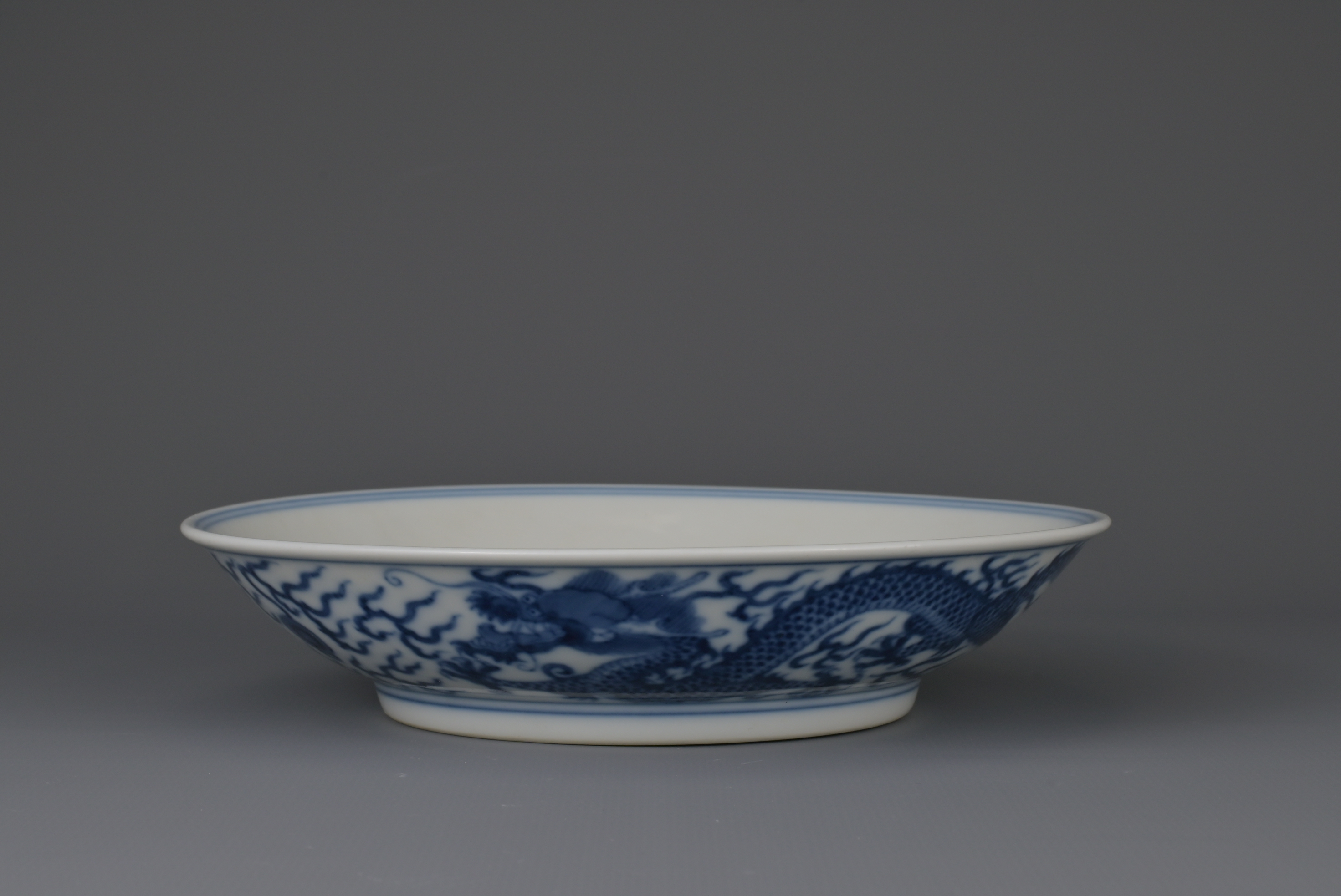 CHINESE BLUE AND WHITE PORCELAIN DRAGON DISH, GUANGXU MARK - Image 7 of 7