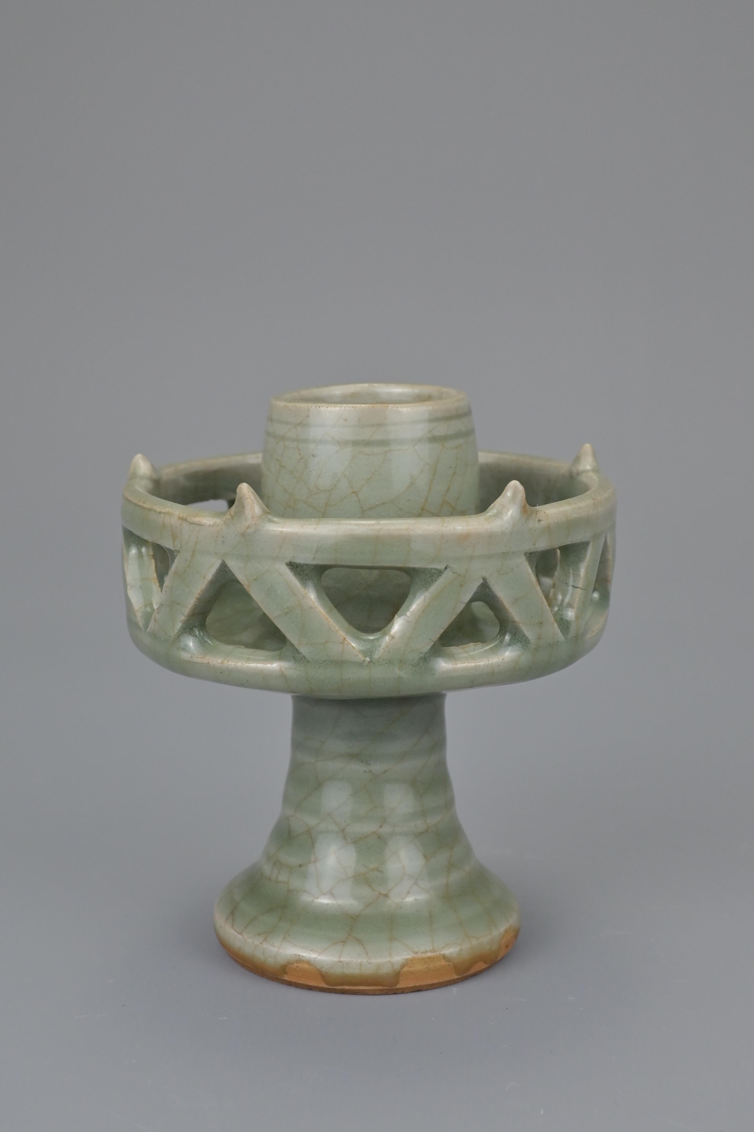 CHINESE YUAN / MING DYNASTY LONGQUAN CELADON OIL LAMP - Image 3 of 8