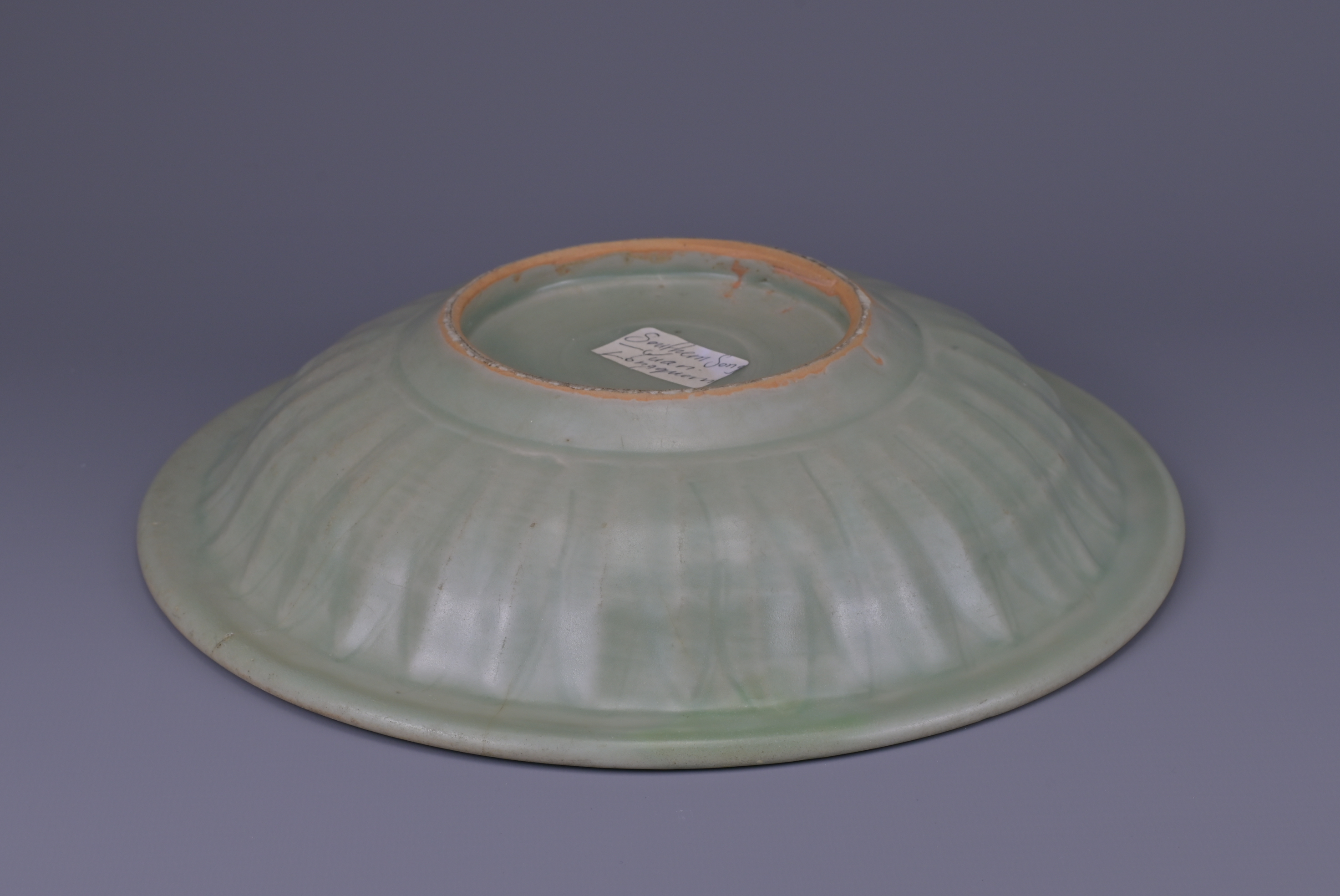 CHINESE LONGQUAN CELADON ‘TWIN FISH’ DISH, SOUTHERN SONG / YUAN DYNASTY - Image 7 of 7