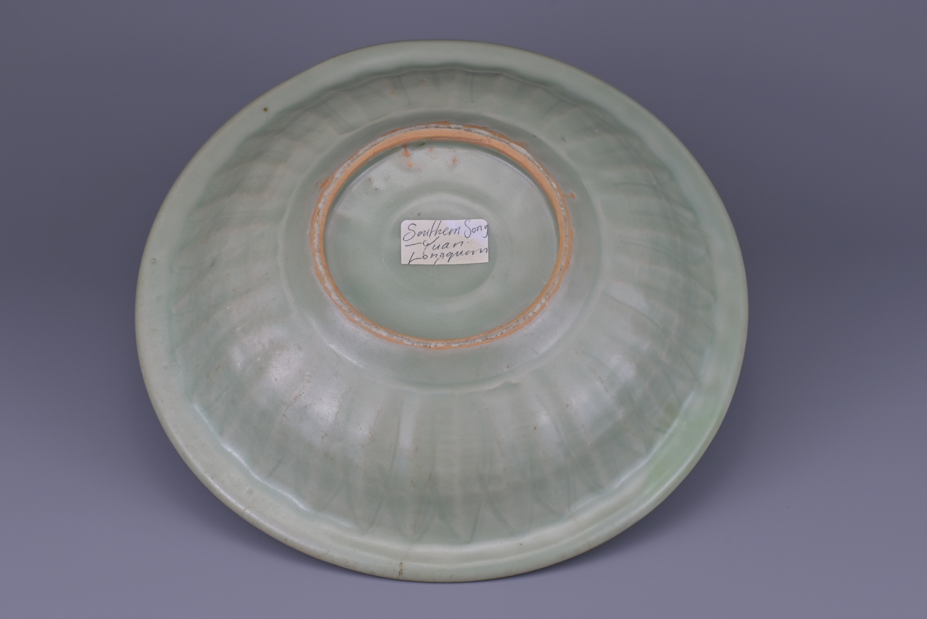 CHINESE LONGQUAN CELADON ‘TWIN FISH’ DISH, SOUTHERN SONG / YUAN DYNASTY - Image 4 of 7