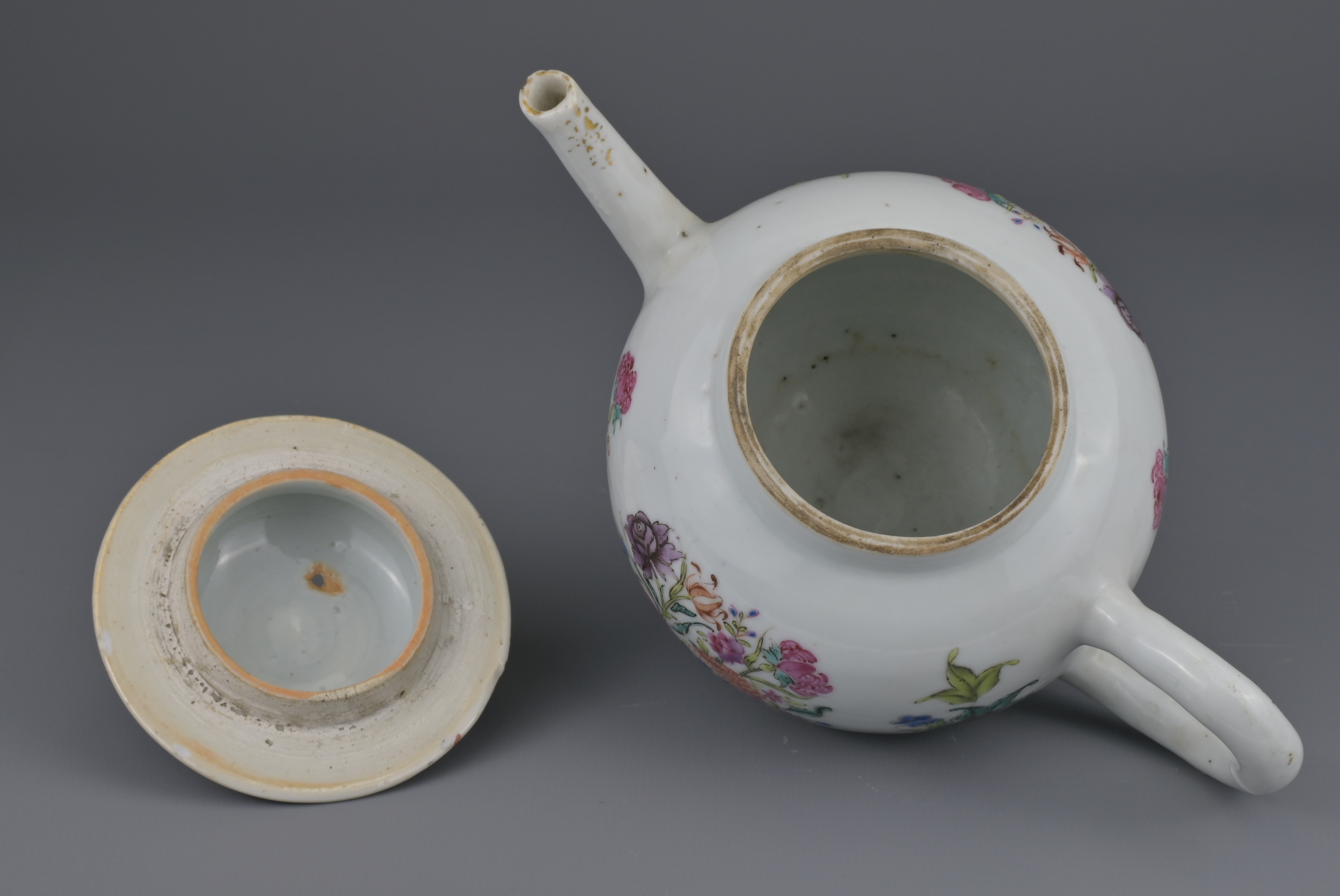 CHINESE FAMILLE ROSE PORCELAIN TEAPOT, 18th CENTURY - Image 7 of 8