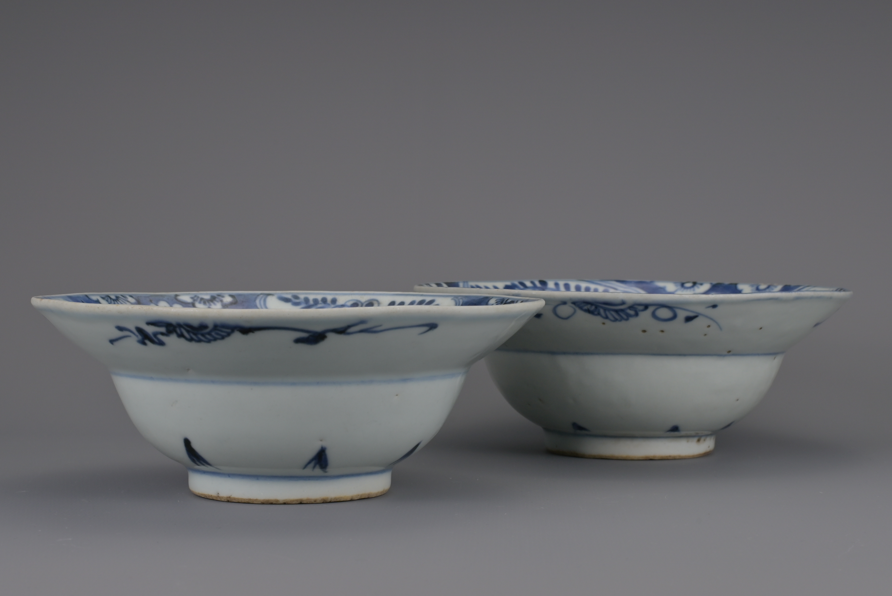 PAIR OF CHINESE BLUE AND WHITE PORCELAIN KLAPMUTS BOWLS, LATE MING DYNASTY, 17th CENTURY - Image 8 of 9