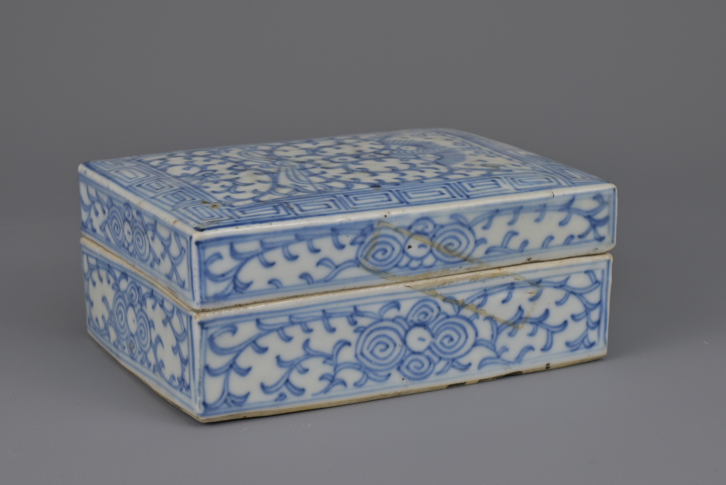 CHINESE BLUE AND WHITE PORCELAIN INK BOX AND COVER, JIAQING PERIOD, EARLY 19th CENTURY - Image 6 of 7