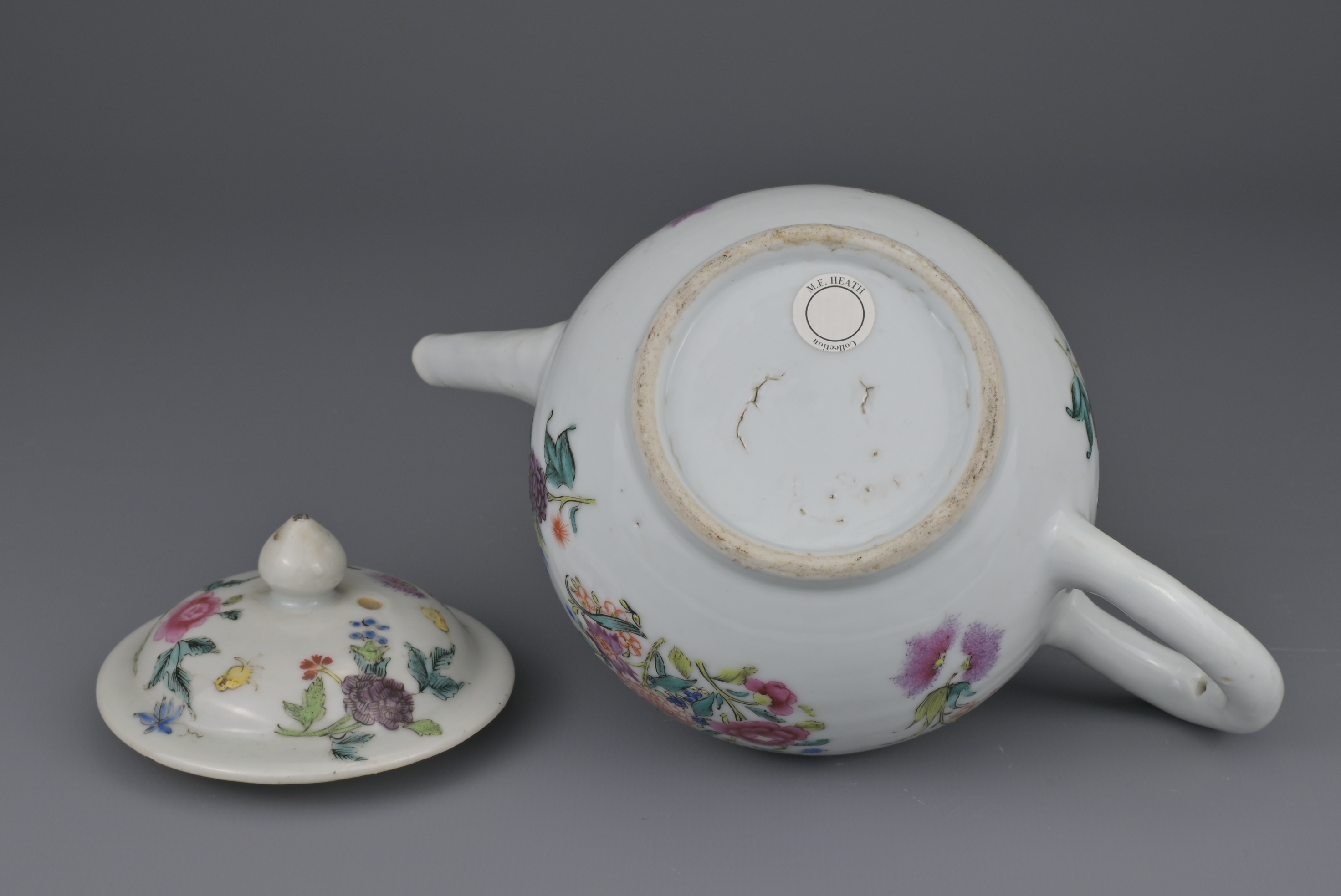 CHINESE FAMILLE ROSE PORCELAIN TEAPOT, 18th CENTURY - Image 6 of 8