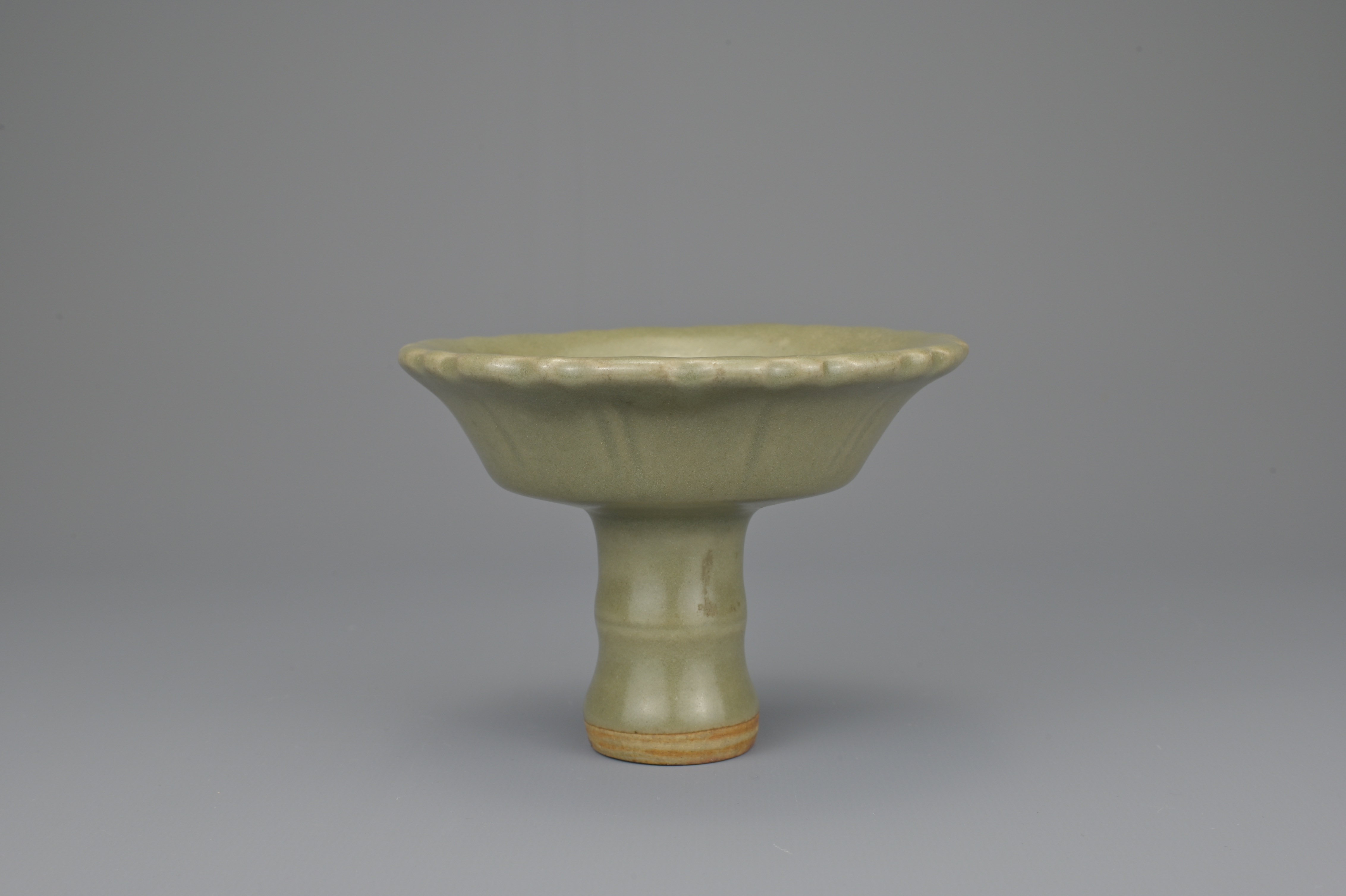 CHINESE YUAN / EARLY MING DYNASTY LONGQUAN CELADON STEM CUP - Image 3 of 8