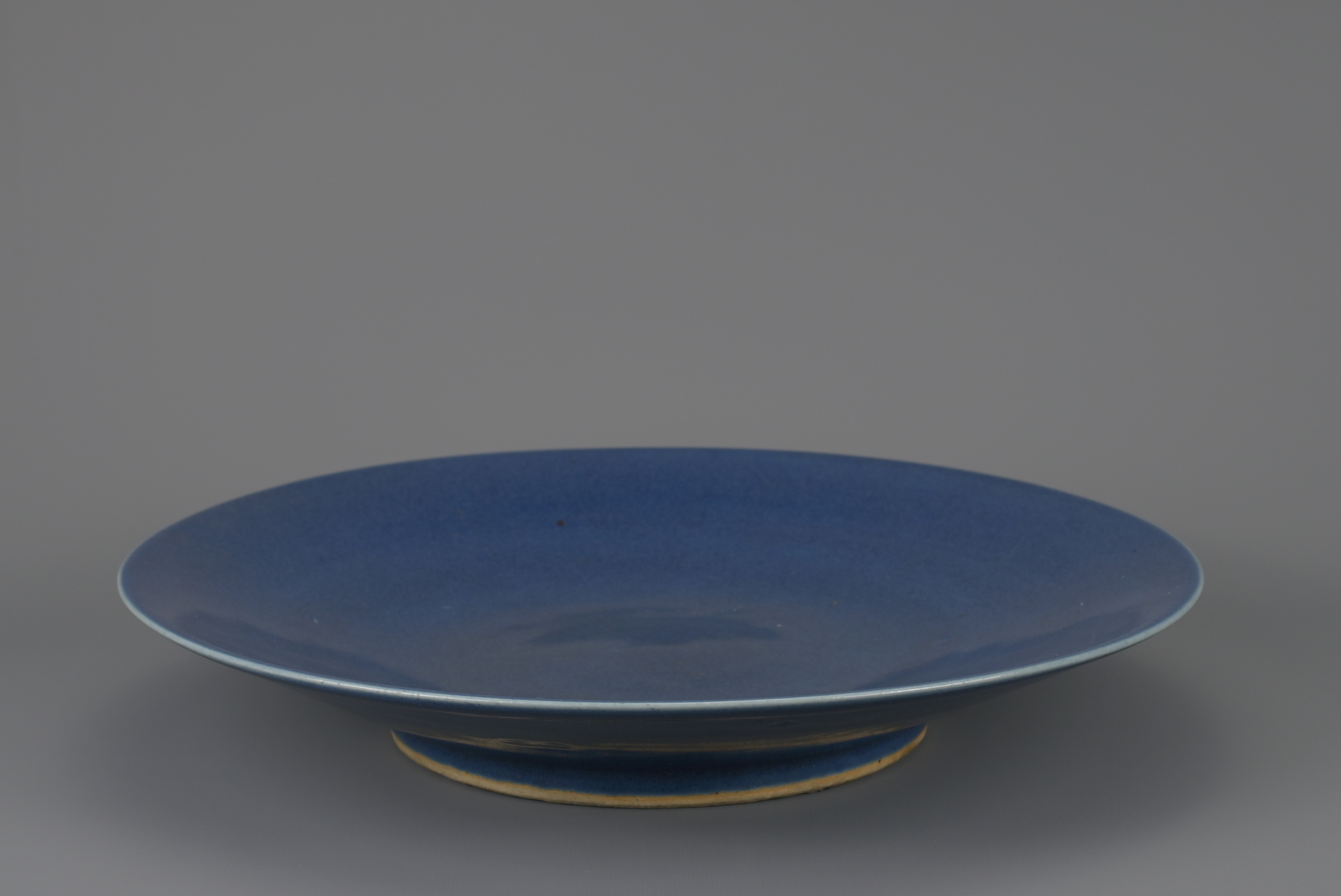 LARGE CHINESE BLUE GLAZED MONOCHROME PORCELAIN DISH, QIANLONG PERIOD, 18th CENTURY - Image 7 of 7