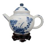CHINESE BLUE AND WHITE PORCELAIN TEAPOT, YONGZHENG PERIOD, 18th CENTURY