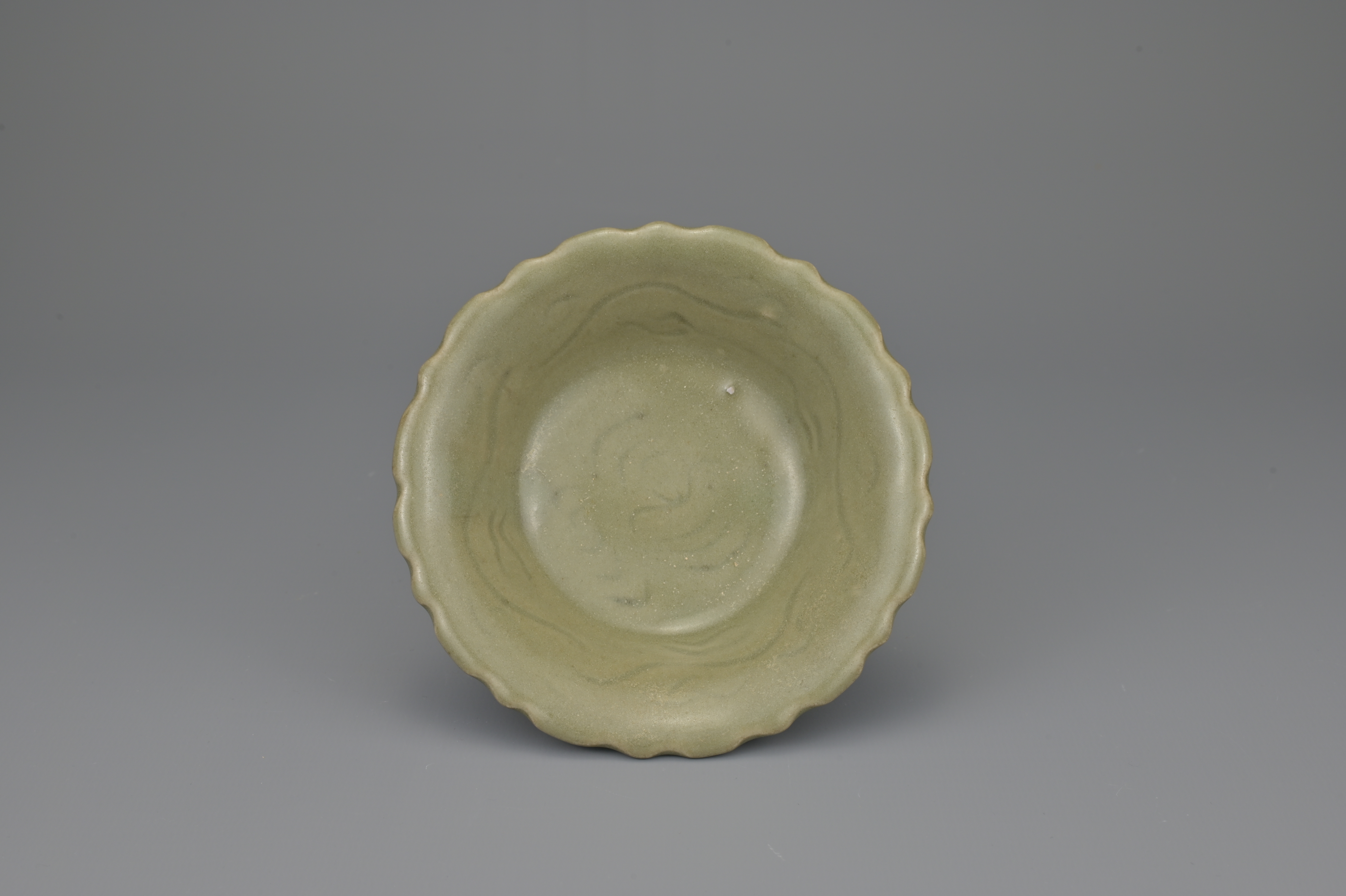 CHINESE YUAN / EARLY MING DYNASTY LONGQUAN CELADON STEM CUP - Image 5 of 8