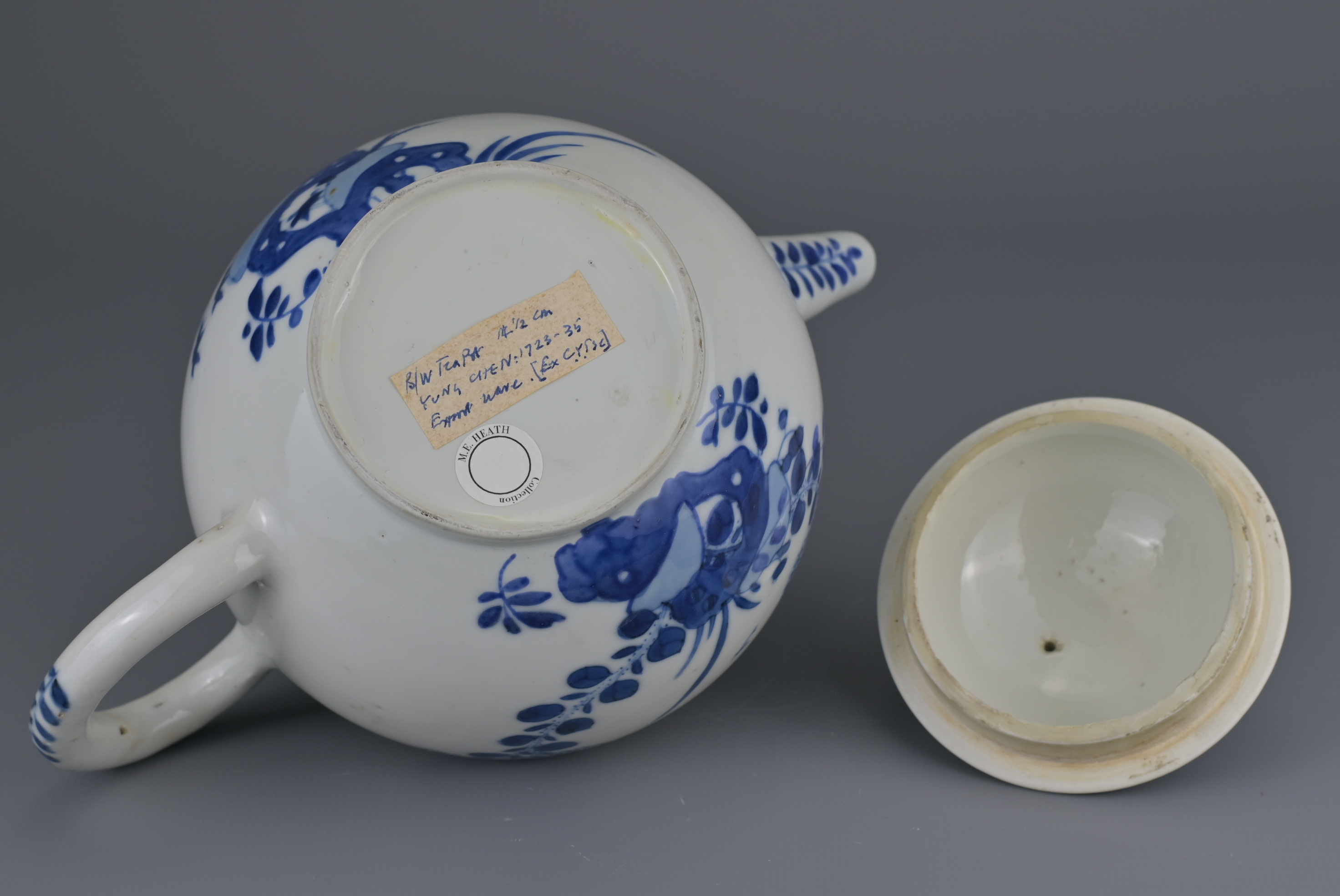 CHINESE BLUE AND WHITE PORCELAIN TEAPOT, YONGZHENG PERIOD, 18th CENTURY - Image 6 of 8