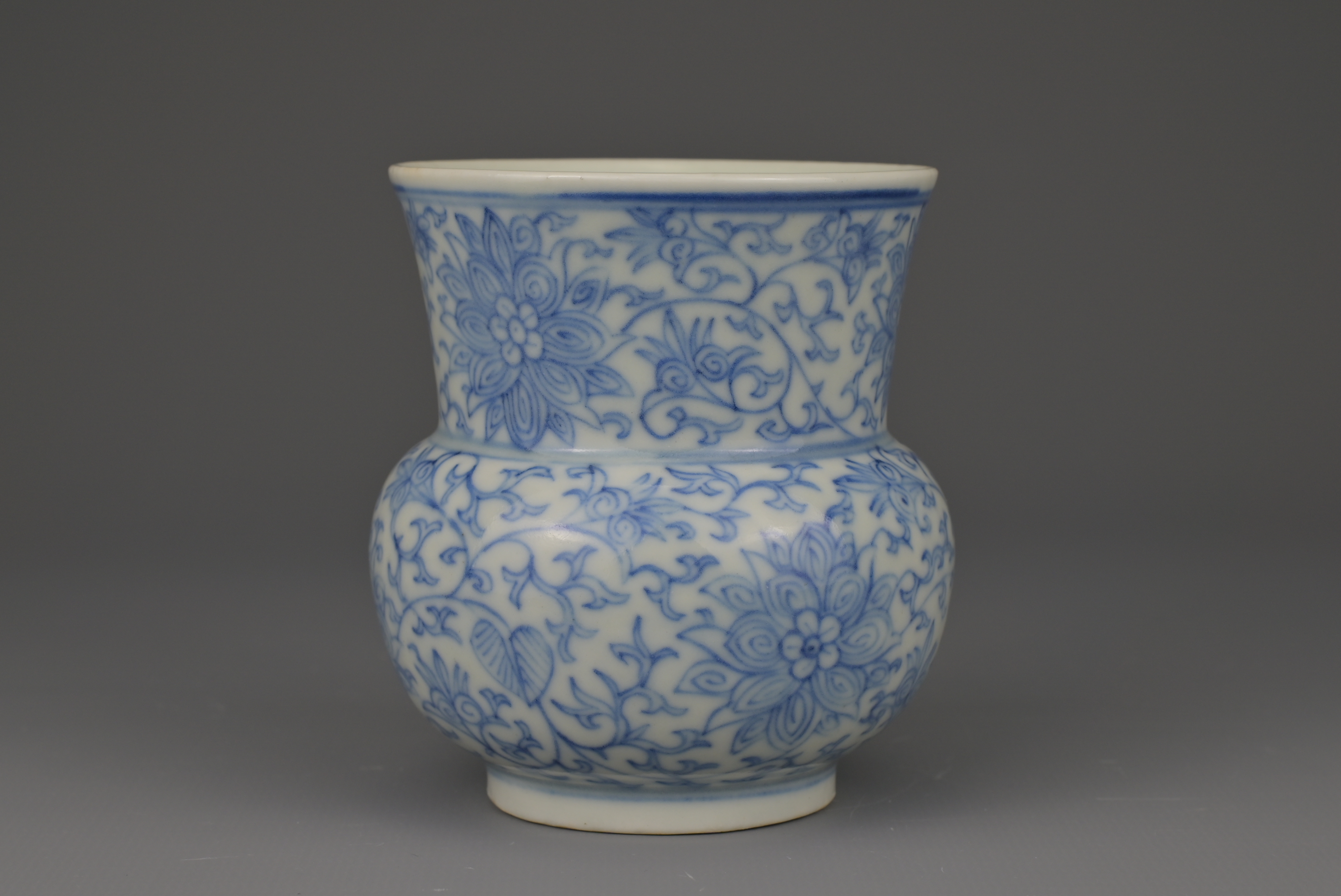 CHINESE BLUE AND WHITE PORCELAIN SPITTOON ‘ZHADOU’, JIAQING PERIOD, EARLY 19th CENTURY - Image 4 of 8