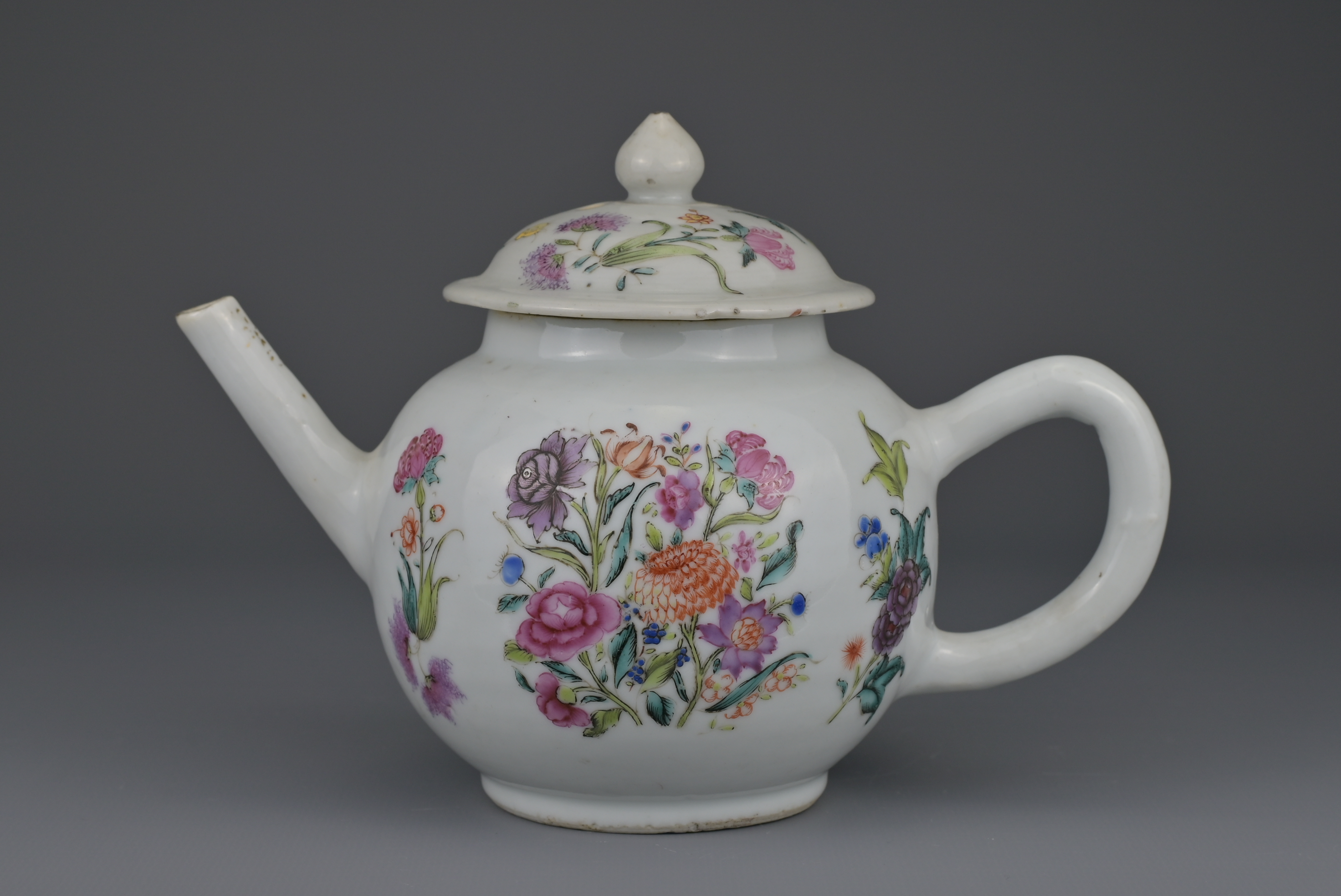 CHINESE FAMILLE ROSE PORCELAIN TEAPOT, 18th CENTURY - Image 2 of 8