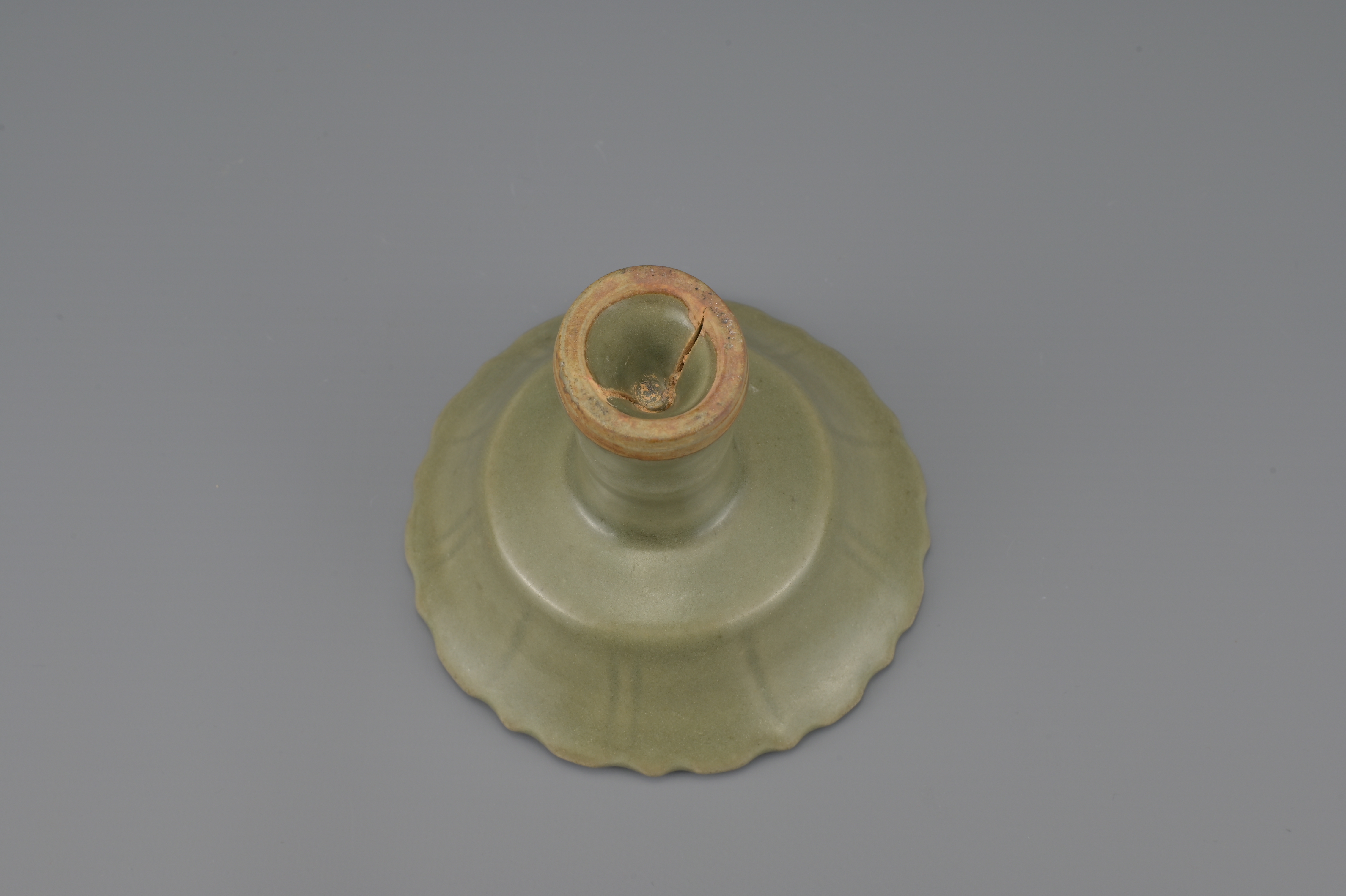 CHINESE YUAN / EARLY MING DYNASTY LONGQUAN CELADON STEM CUP - Image 6 of 8