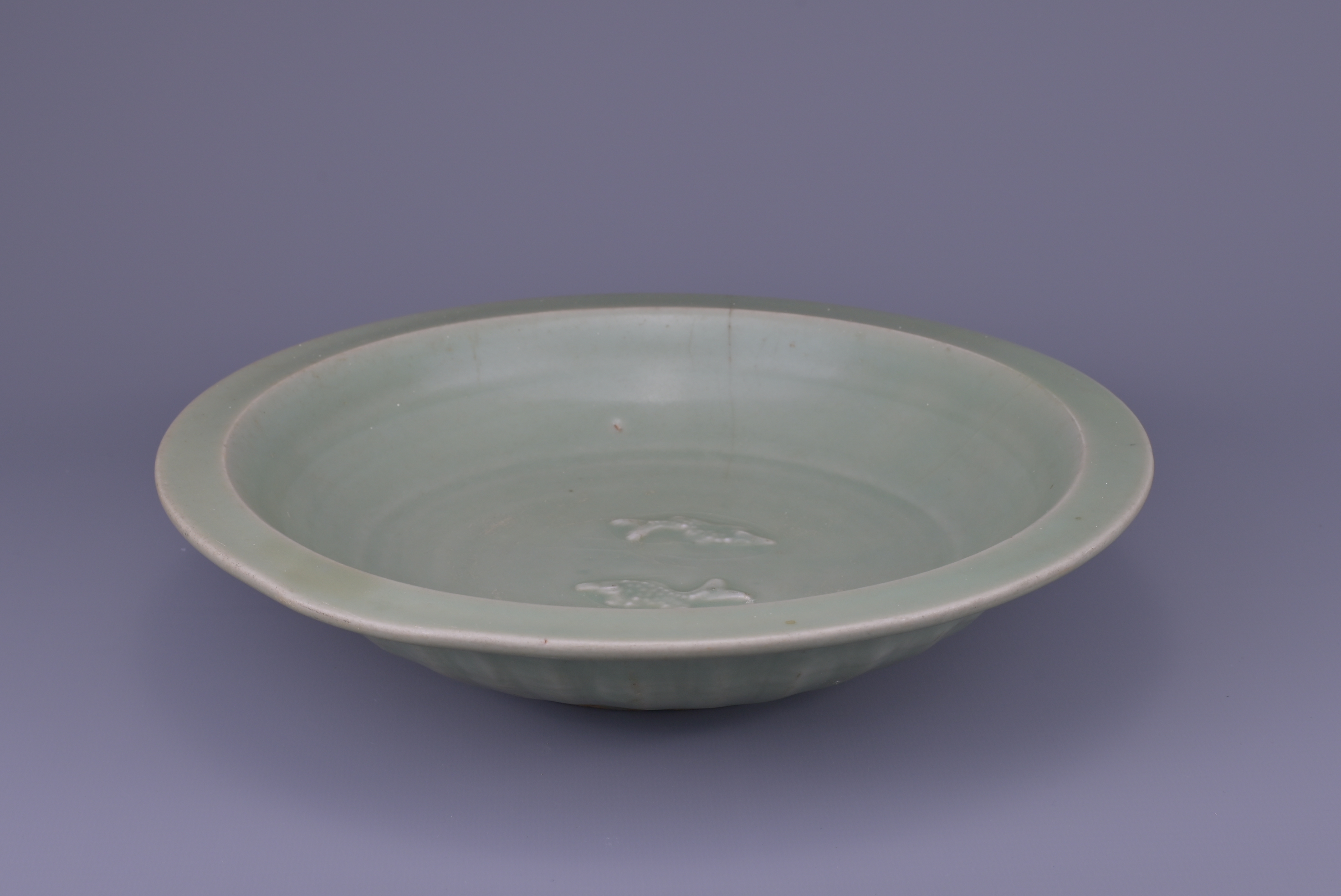 CHINESE LONGQUAN CELADON ‘TWIN FISH’ DISH, SOUTHERN SONG / YUAN DYNASTY - Image 6 of 7