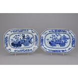 A PAIR OF CHINESE BLUE AND WHITE PORCELAIN PLATTERS