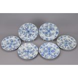 A SET OF SIX CHINESE 18TH CENTURY BLUE AND WHITE PORCELAIN PLATES