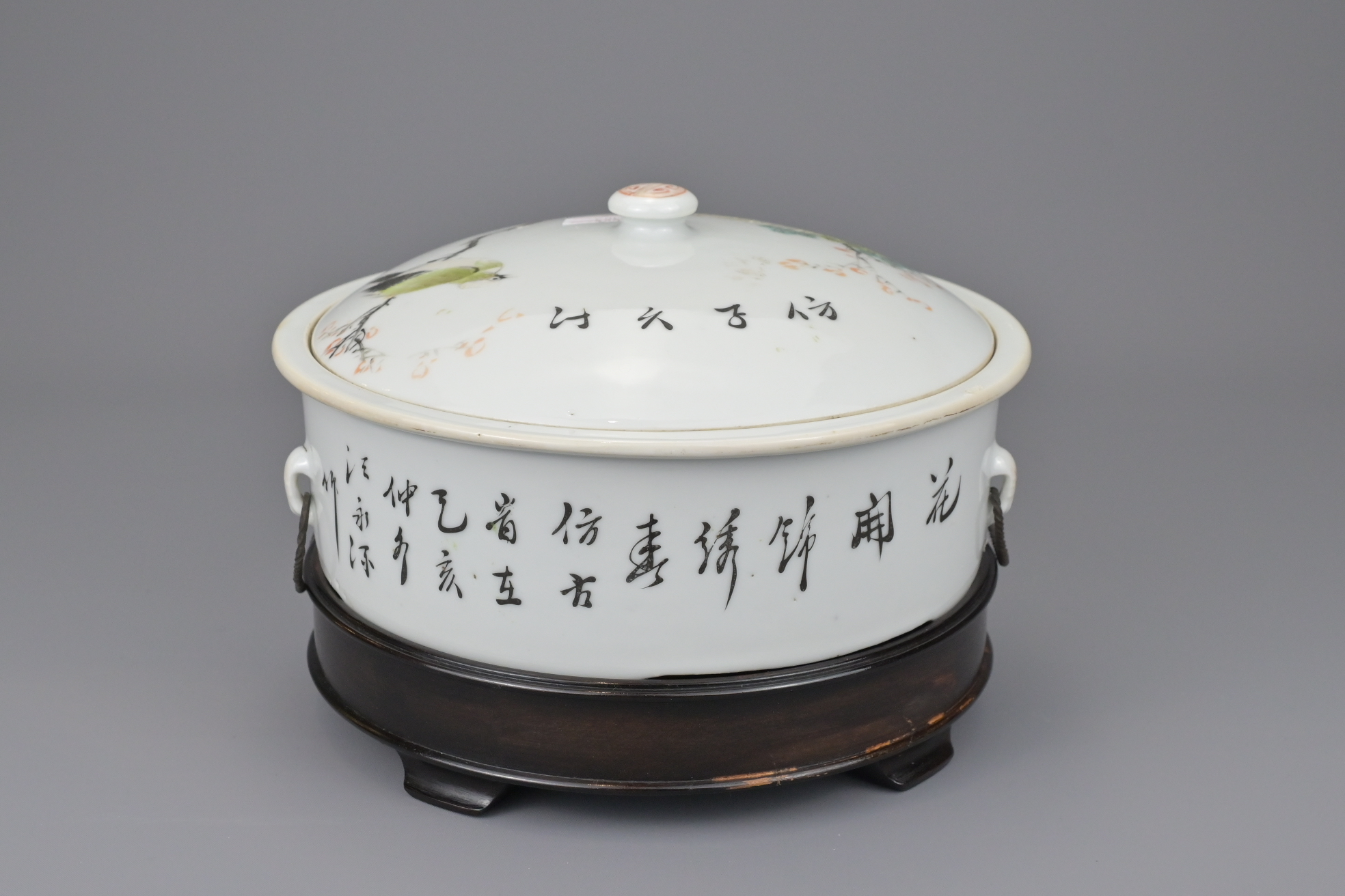 A CHINESE FAMILLE ROSE SOUP TUREEN - Image 3 of 5