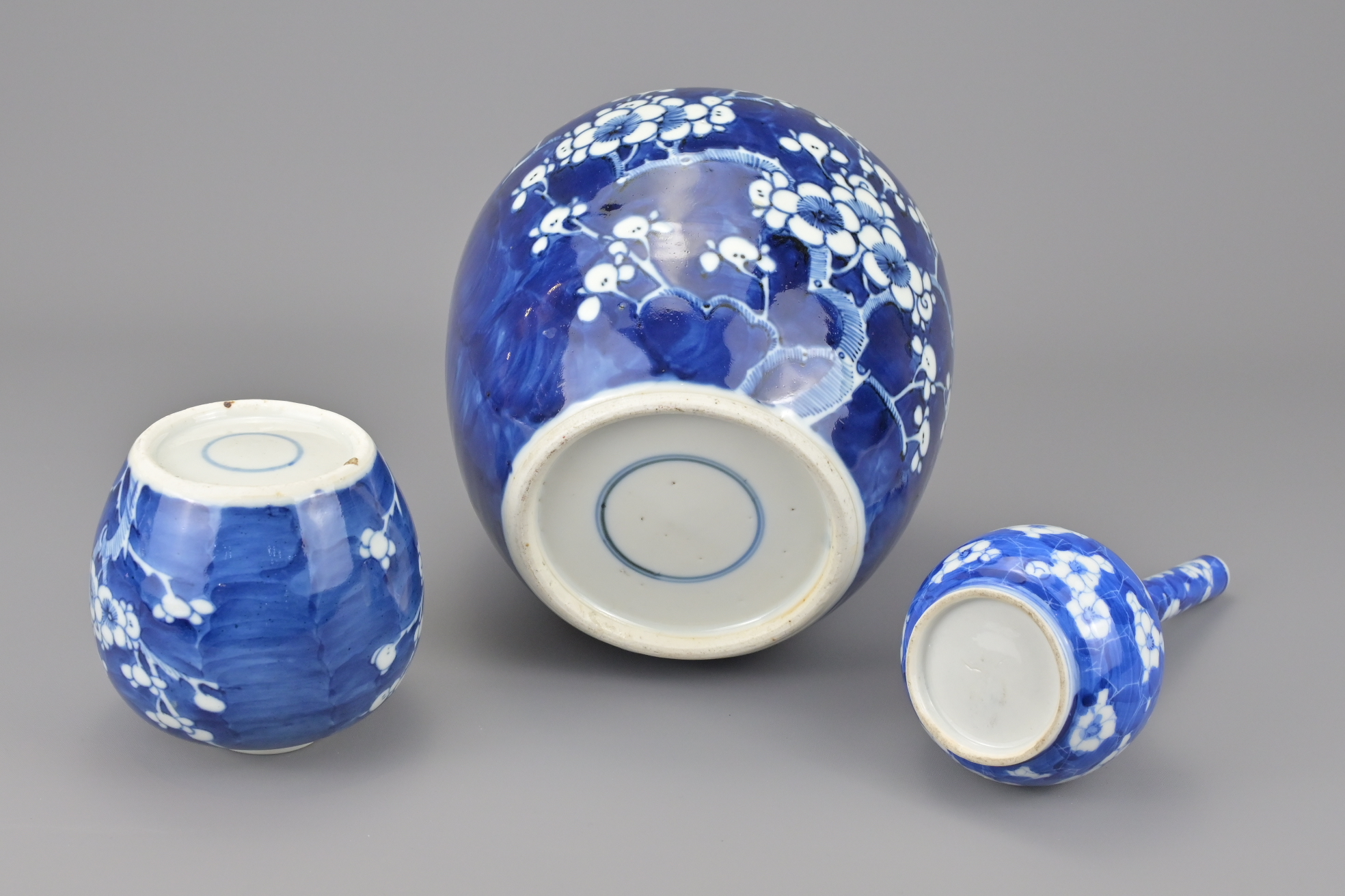 A COLLECTION OF CHINESE BLUE AND WHITE PORCELAIN - Image 5 of 5