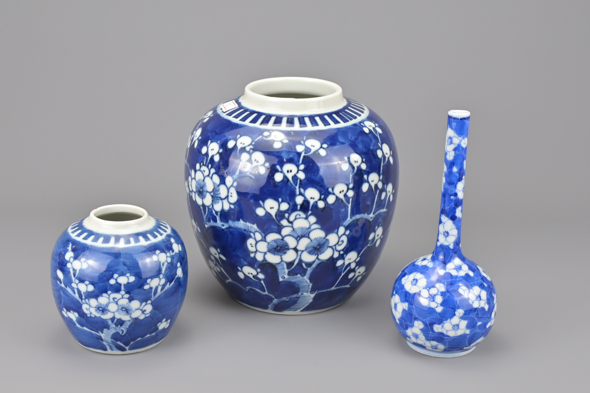 A COLLECTION OF CHINESE BLUE AND WHITE PORCELAIN - Image 4 of 5