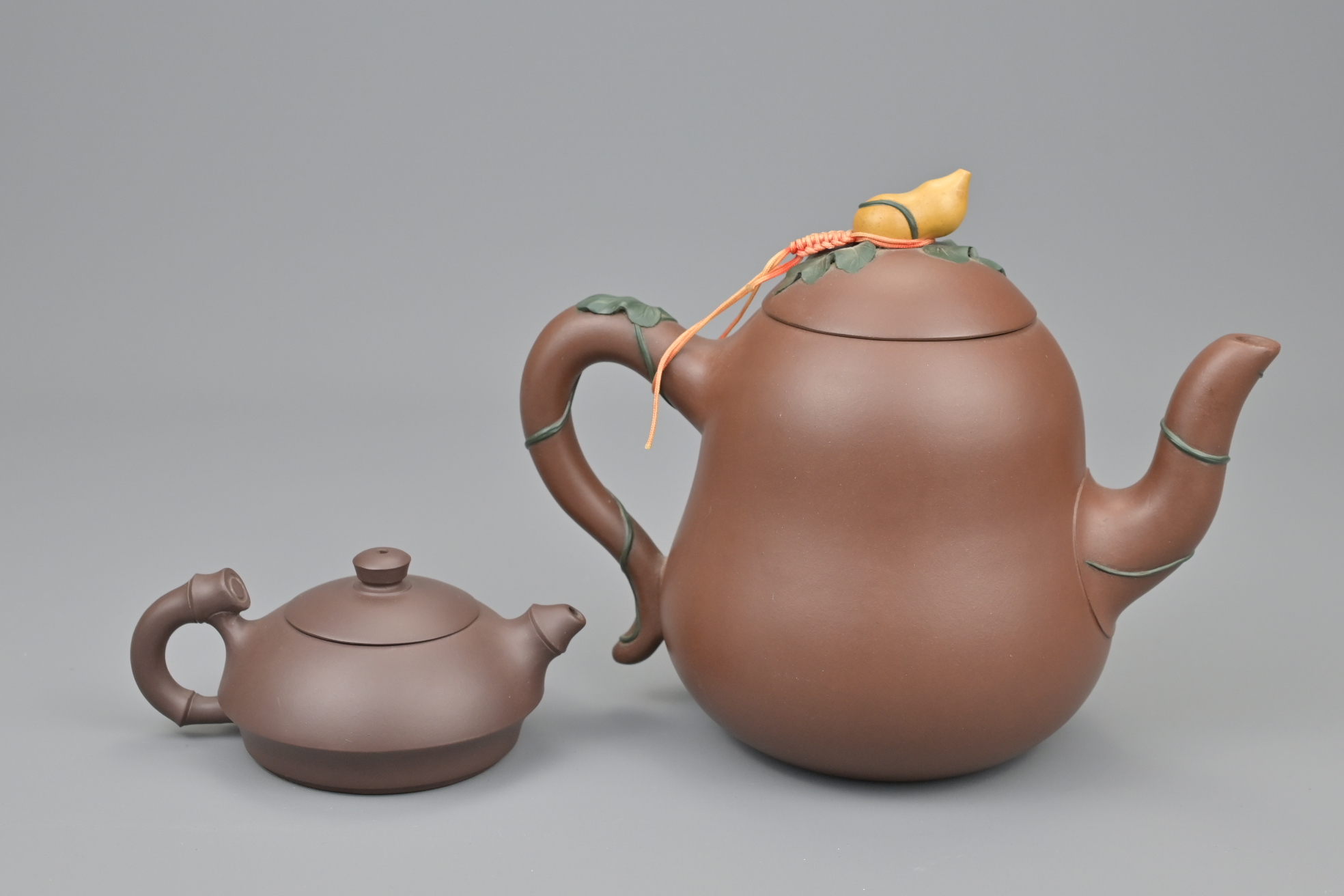 TWO CHINESE YIXING TEA POTS - Image 2 of 4