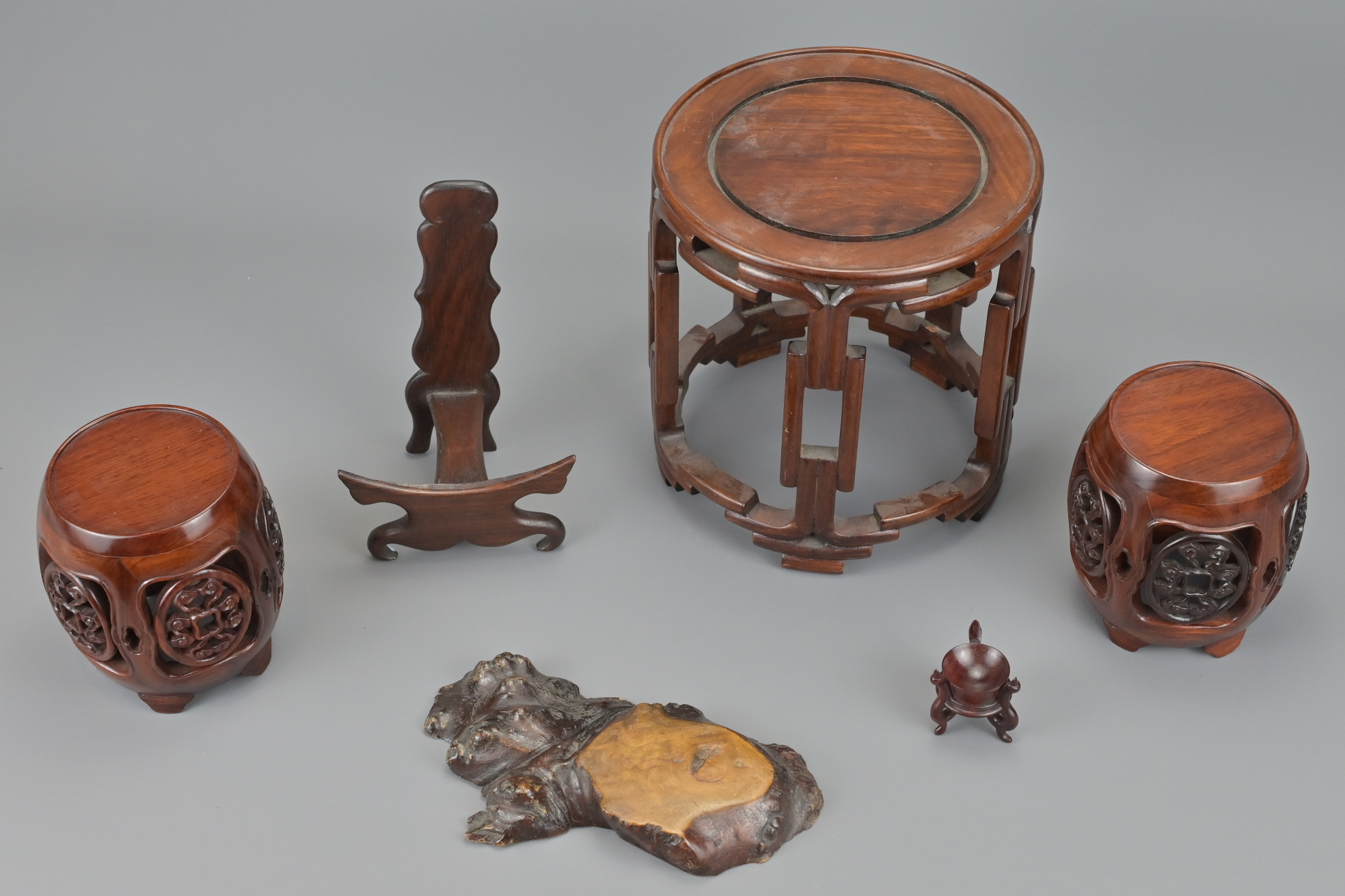 A GROUP OF CHINESE HARD WOOD STANDS - Image 2 of 3