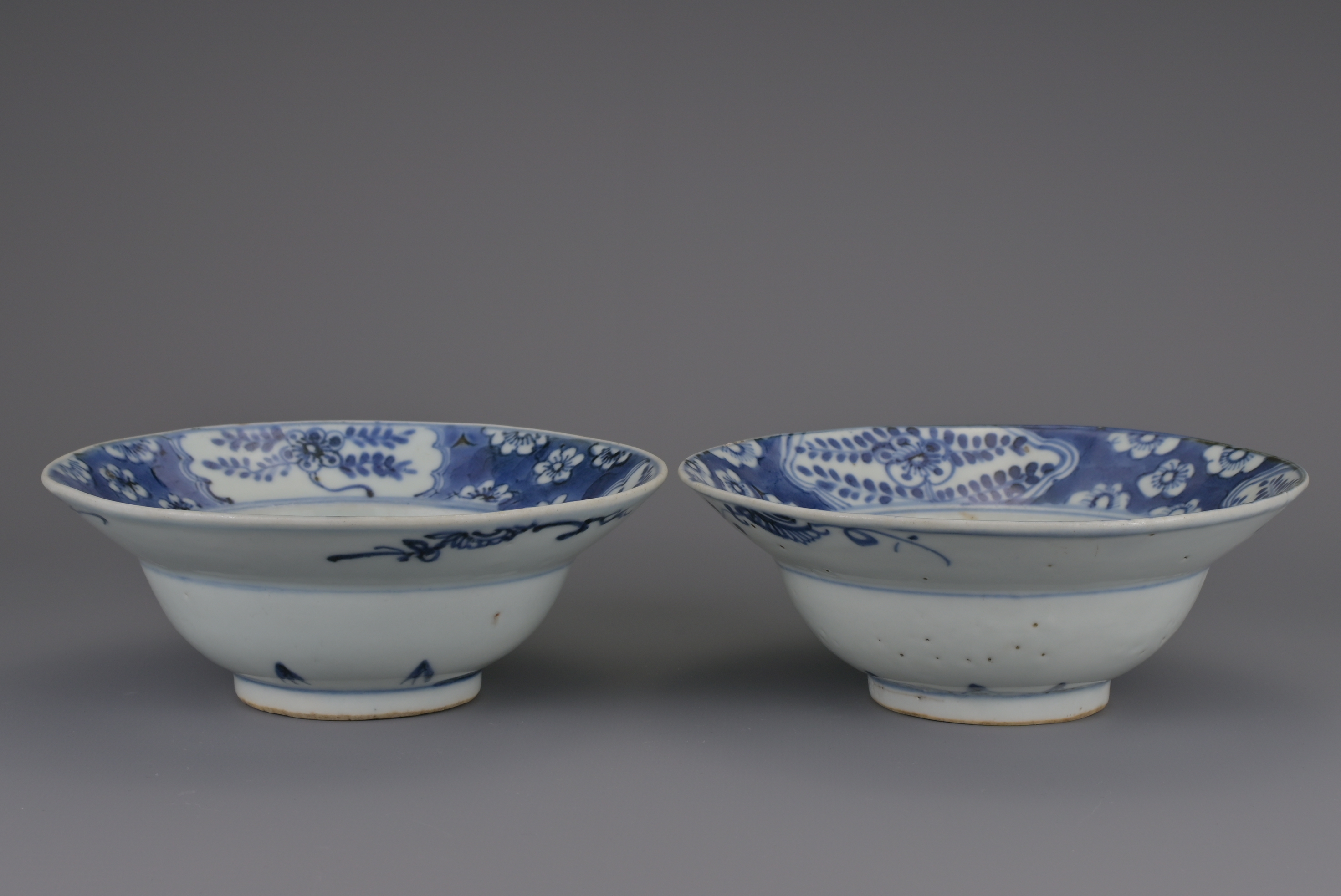 A PAIR OF CHINESE BLUE AND WHITE PORCELAIN KLAPMUTS BOWLS, LATE MING/EARLY QING DYNASTY, 17TH CENTUR - Image 3 of 8