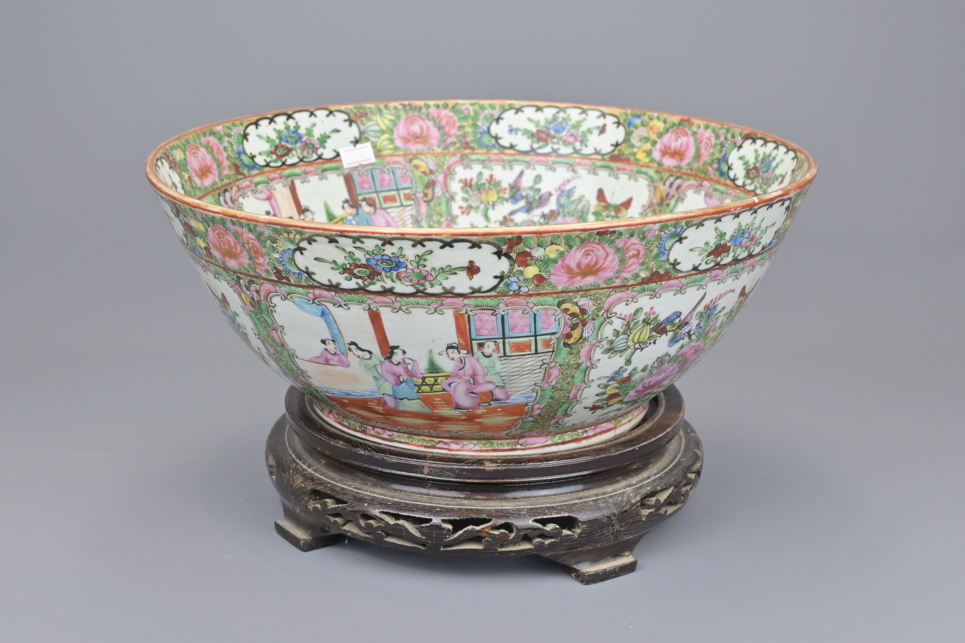 A 19TH CENTURY CHINESE CANTONESE PUNCH BOWL