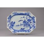 AN 18TH CENTURY CHINESE BLUE AND WHITE PORCELAIN PLATTER