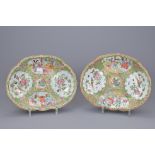 A PAIR OF CHINESE CANTONESE PORCELAIN PLATTERS