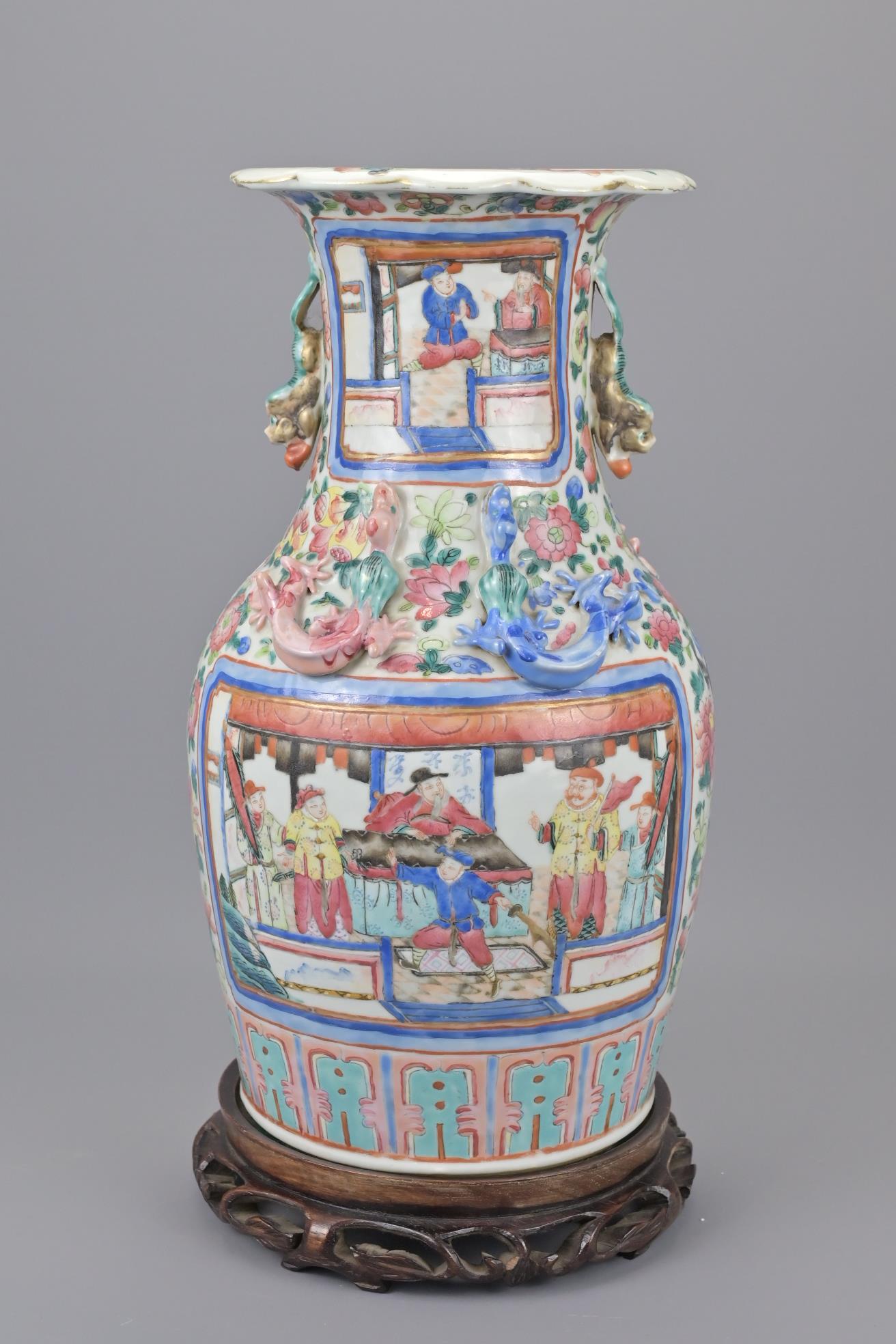 A 19TH CENTURY CHINESE CANTONESE PORCELAIN VASE - Image 3 of 6