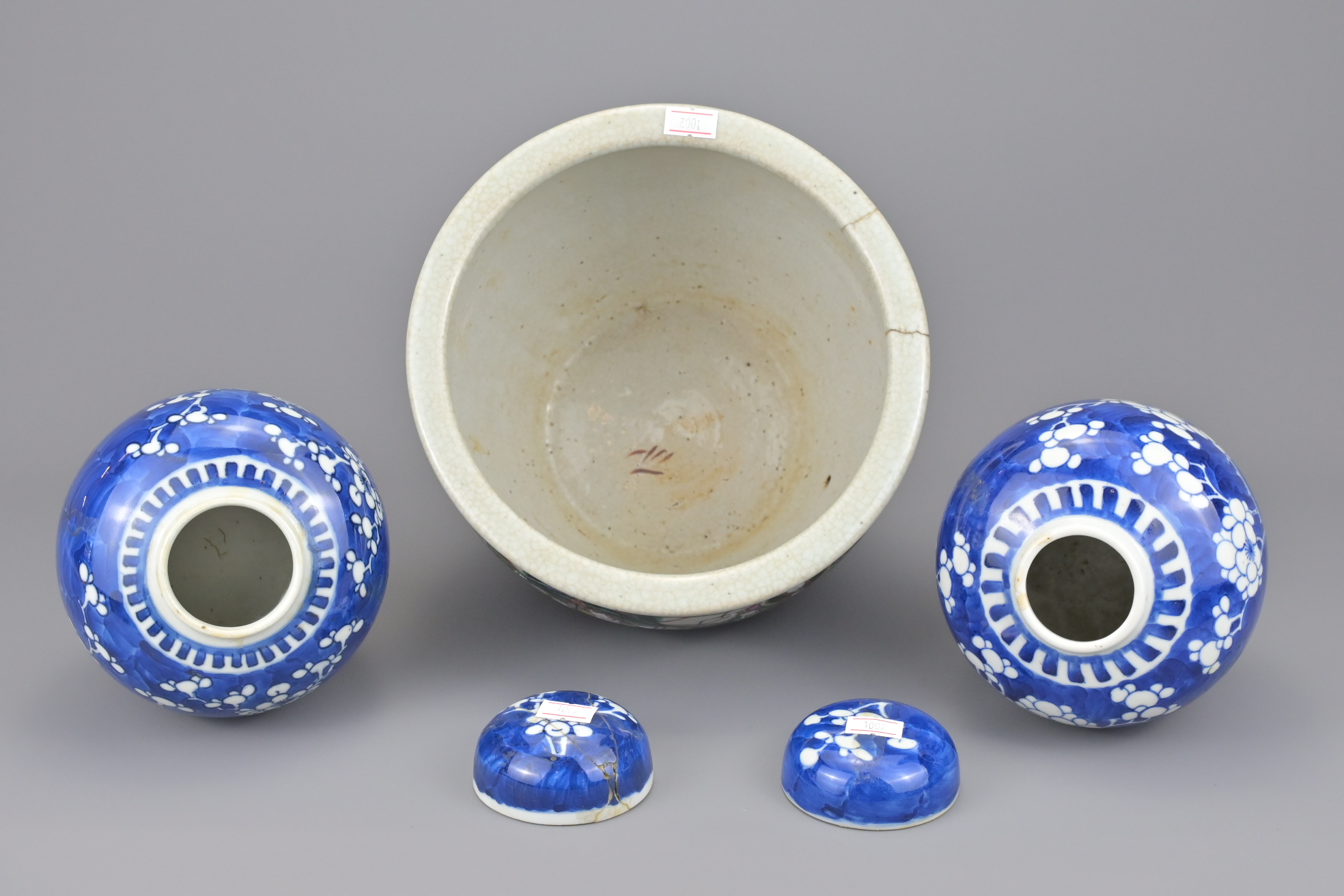 TWO CHINESE BLUE AND WHITE PORCELAIN LIDDED GINGER JARS - Image 2 of 3
