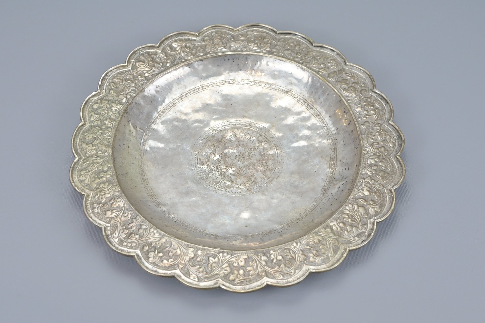 AN INDIAN EMBOSSED WHITE METAL DISH - Image 3 of 4